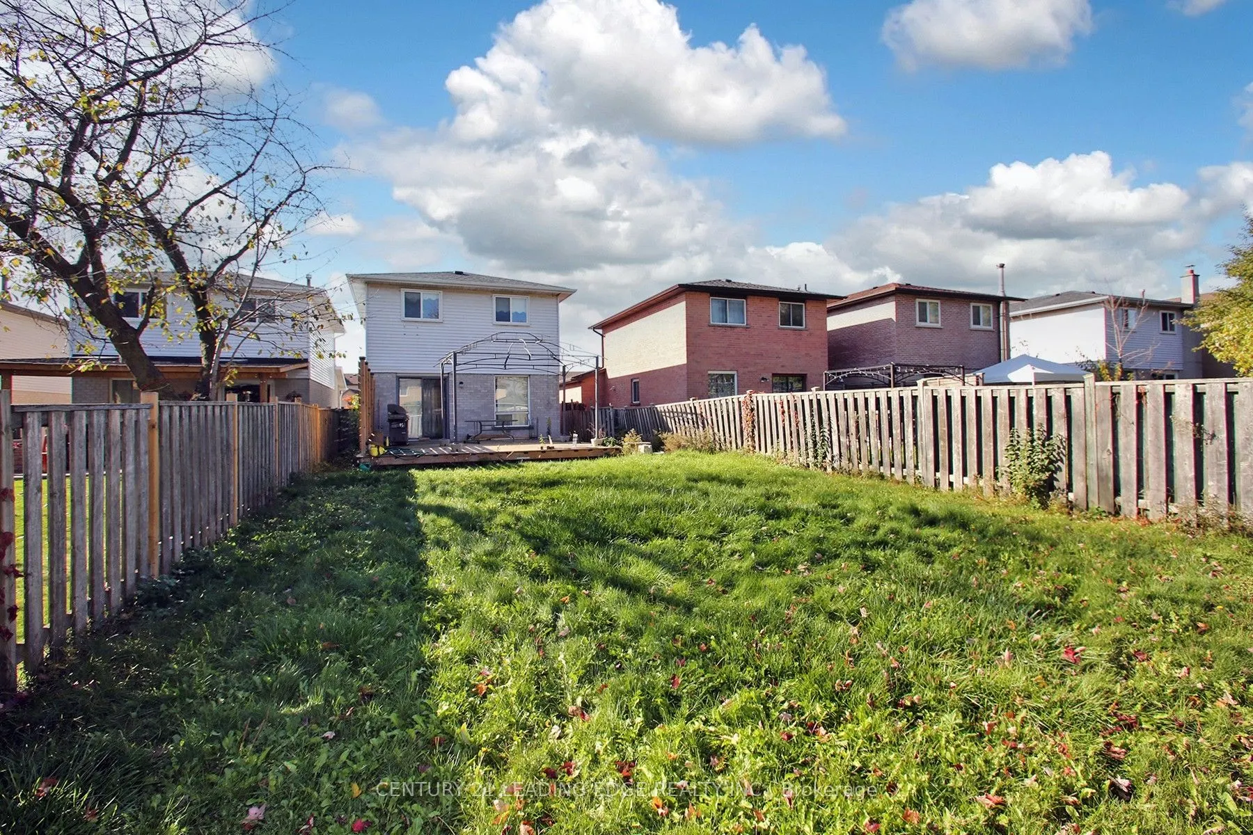 33 NEWBRIDGE Crescent