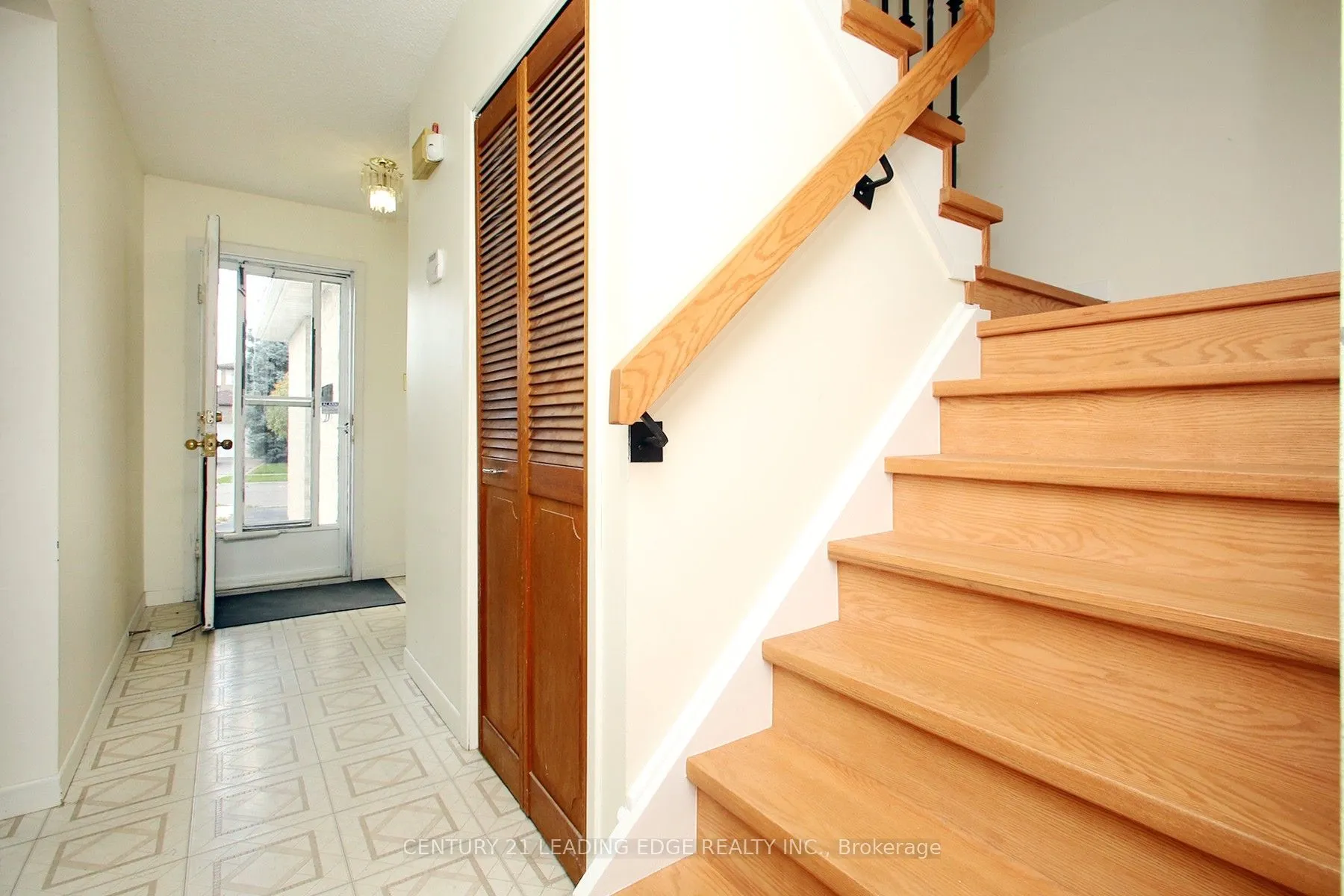 33 NEWBRIDGE Crescent