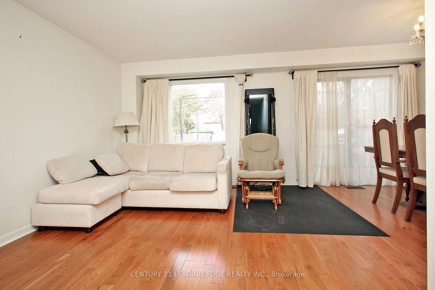 33 NEWBRIDGE Crescent