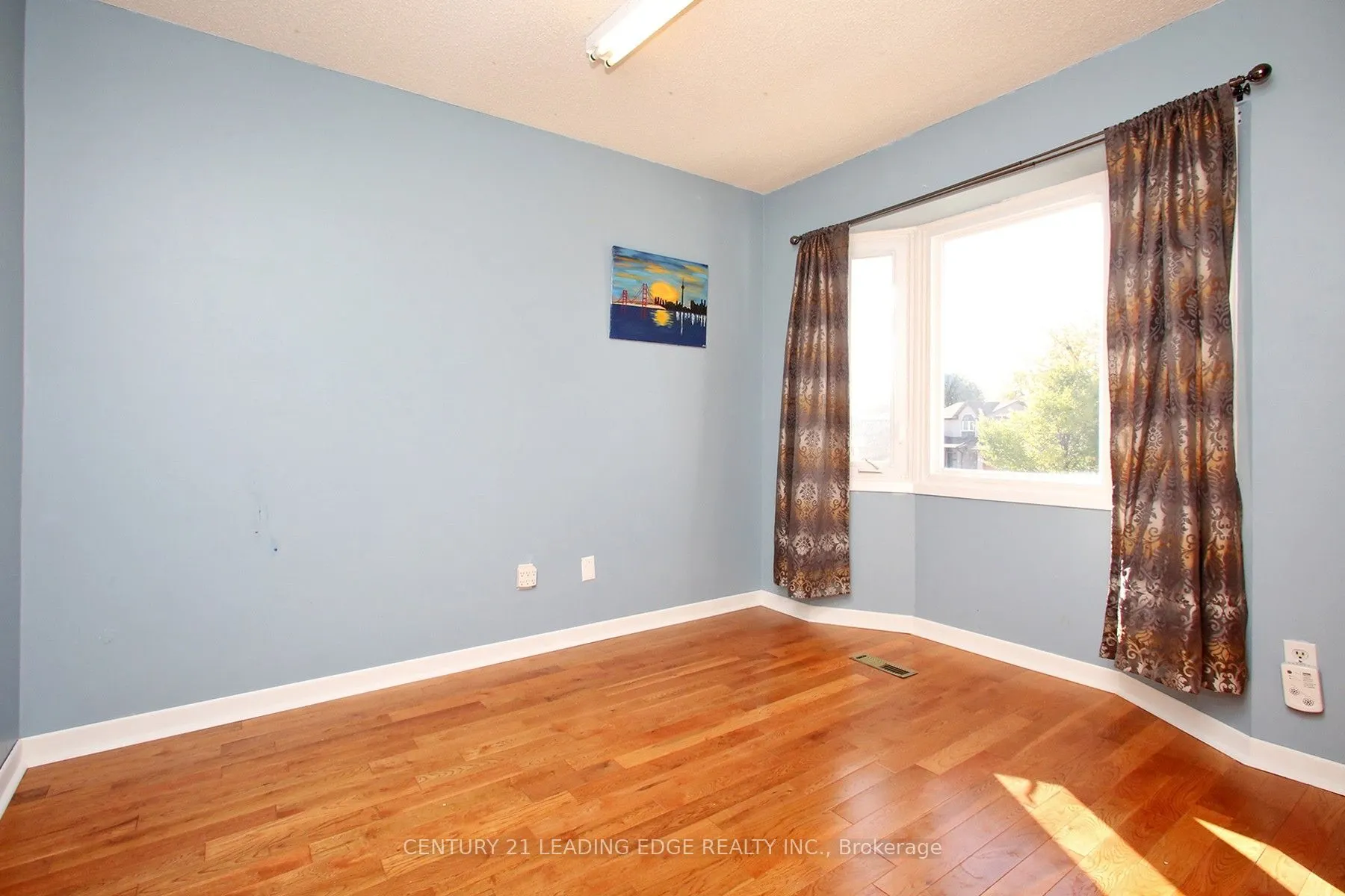 33 NEWBRIDGE Crescent