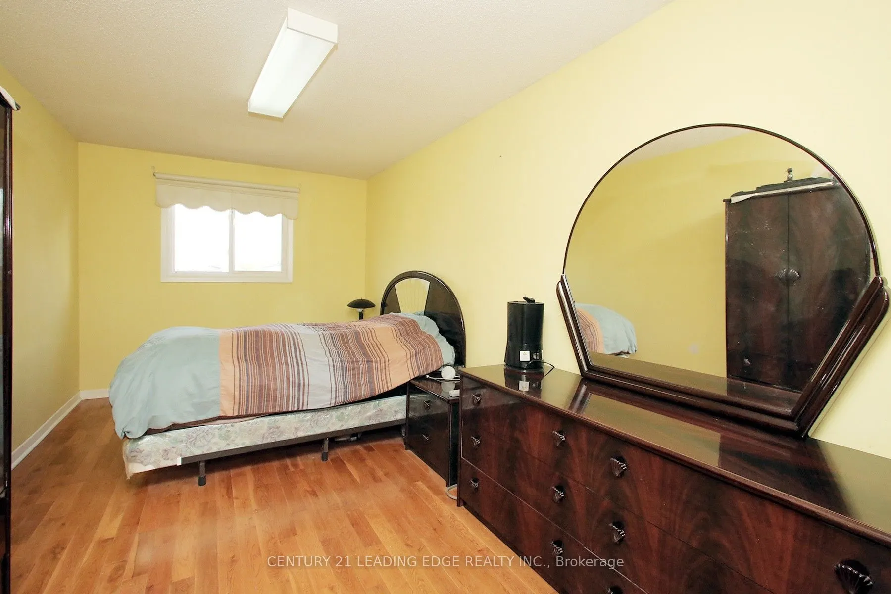 33 NEWBRIDGE Crescent