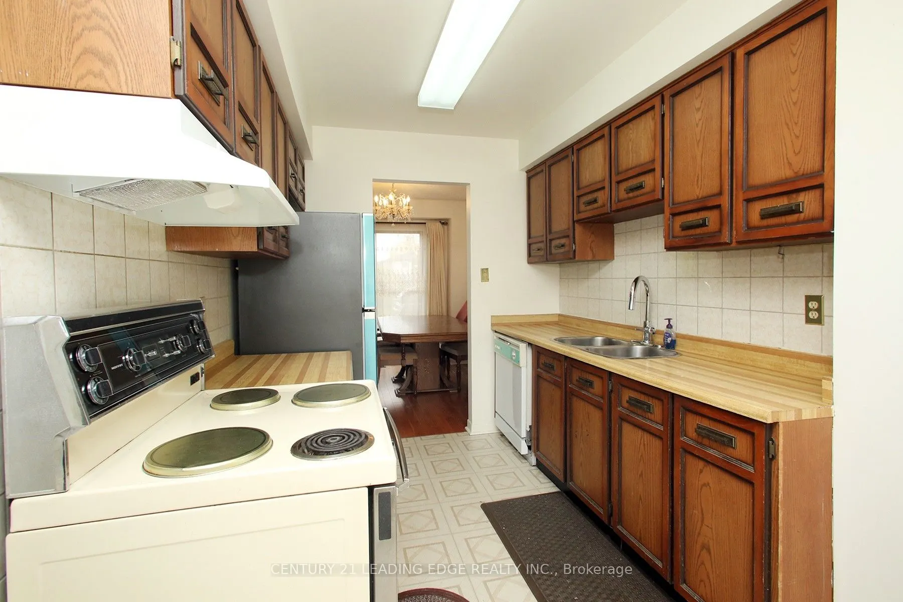 33 NEWBRIDGE Crescent