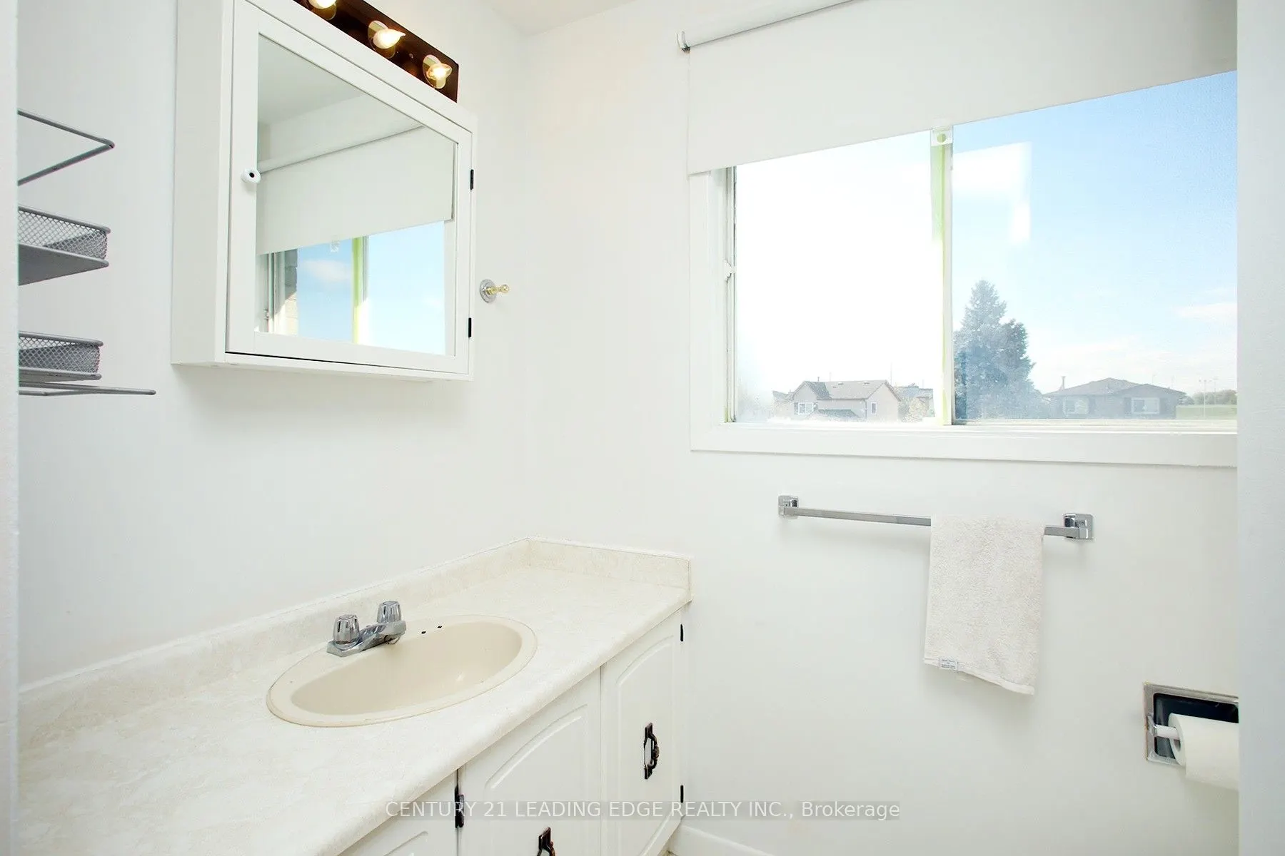 33 NEWBRIDGE Crescent