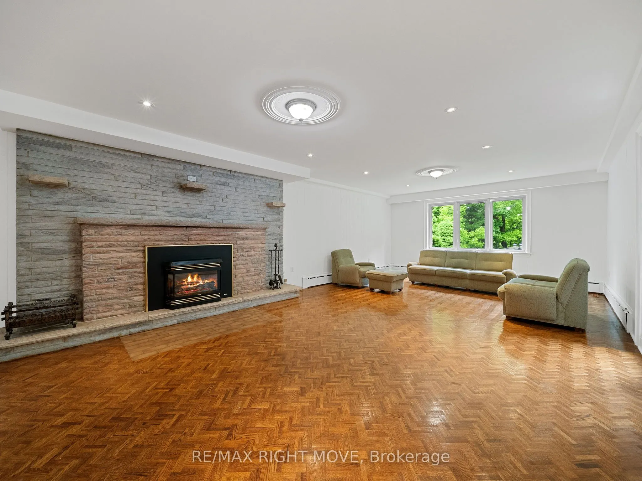 22 Ladyshot Crescent