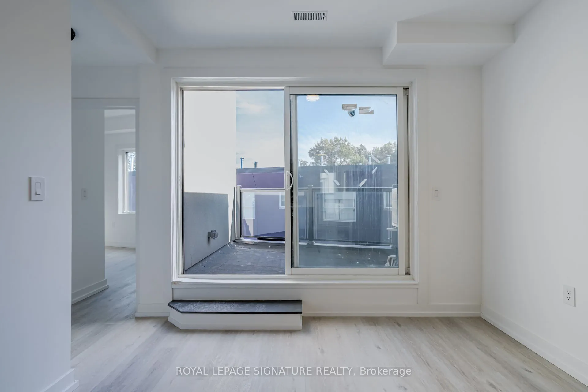 3039 Dundas Street W, #8