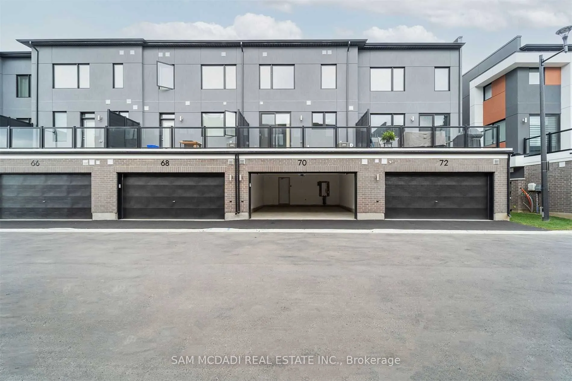 70 Huguenot Road, #59