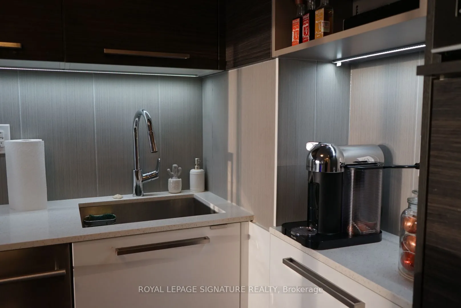 36 Park Lawn Road, #1104