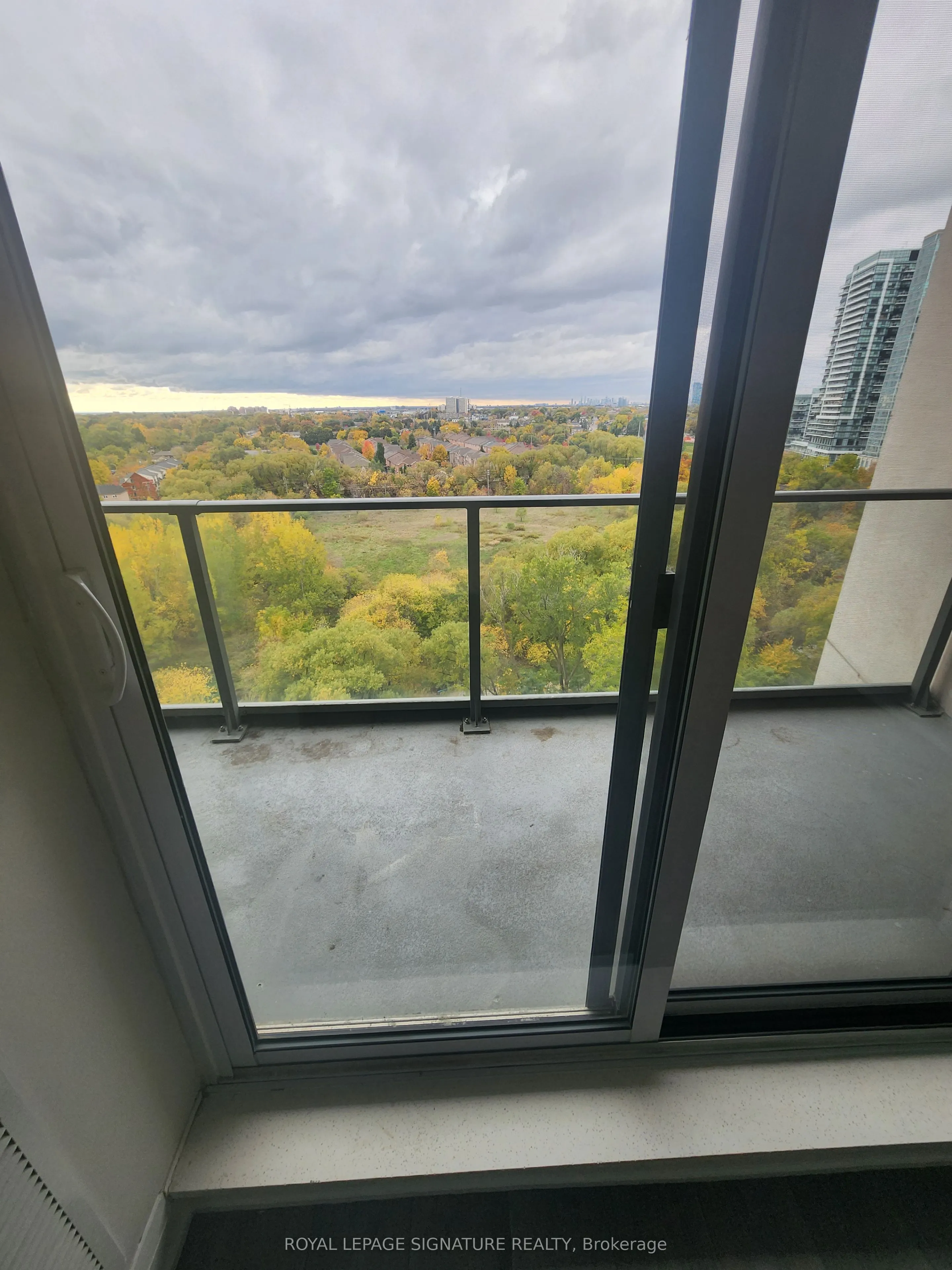 36 Park Lawn Road, #1104