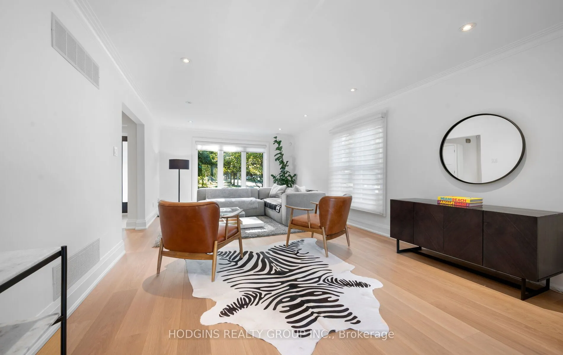 1726 Sherwood Forrest Circle