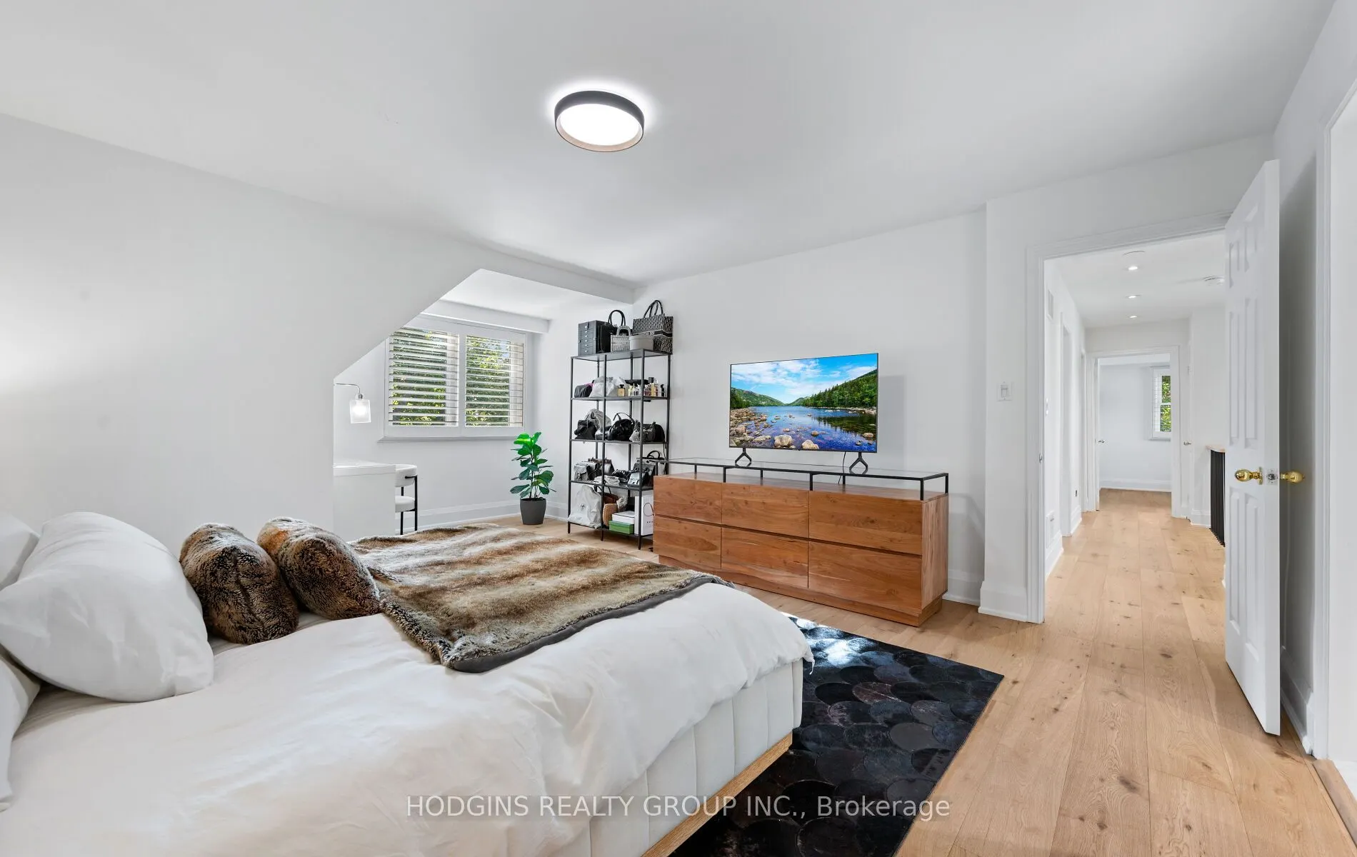 1726 Sherwood Forrest Circle