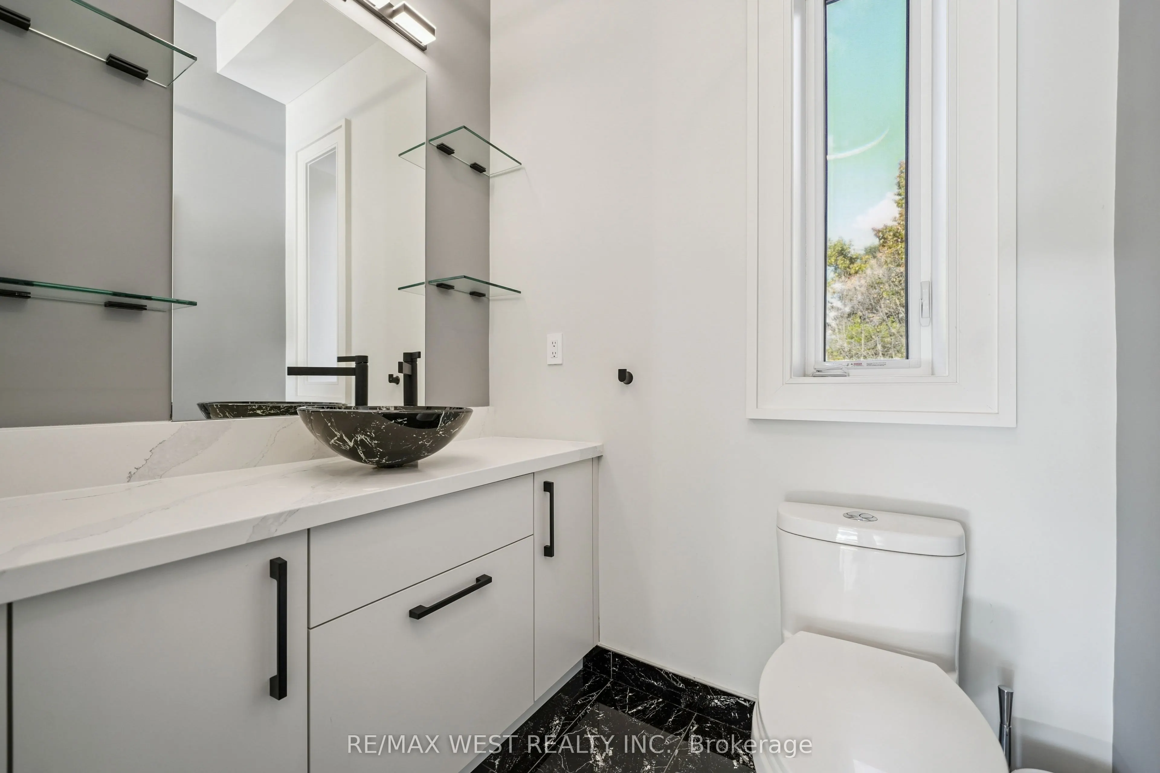 48 Arrowsmith Avenue