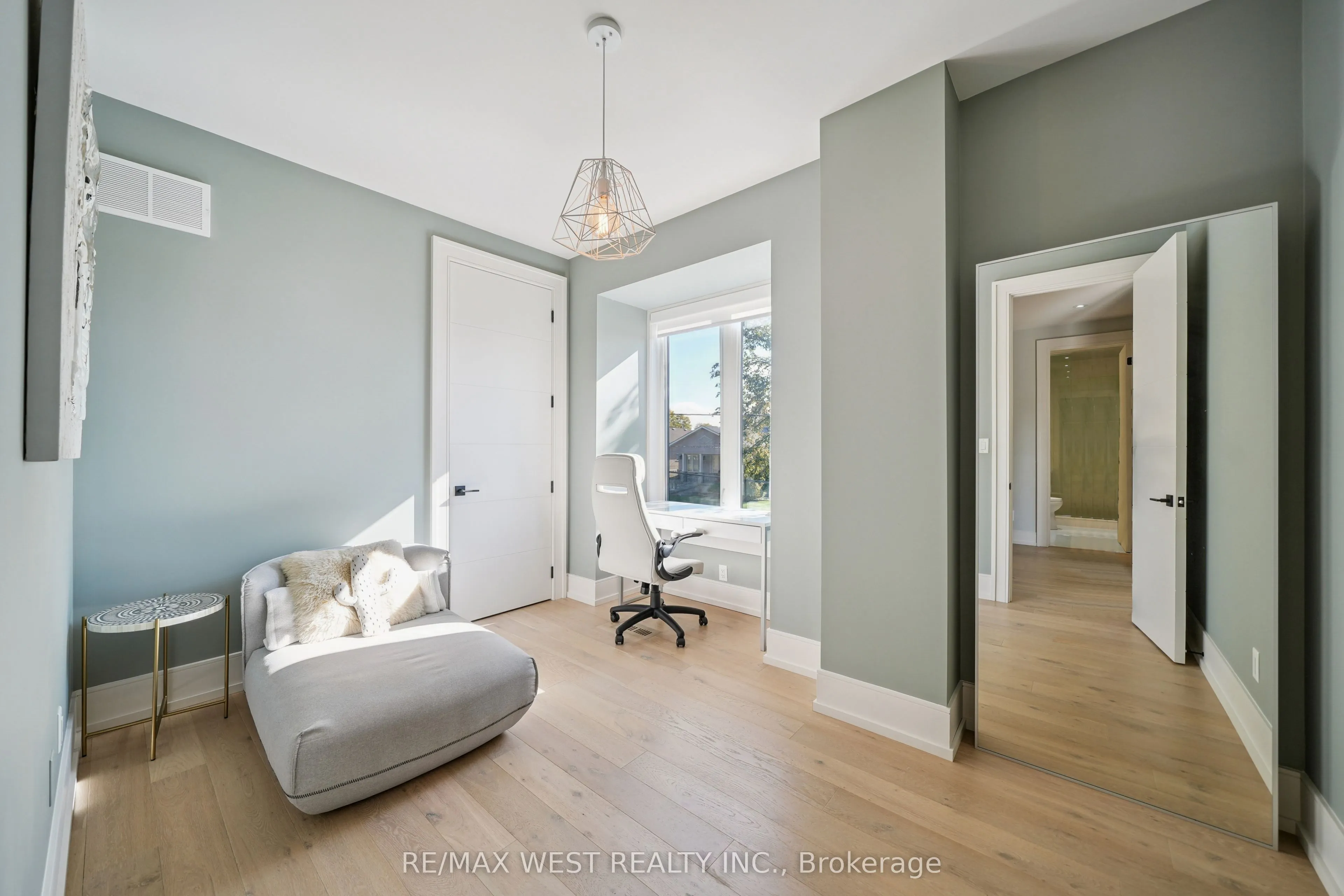 48 Arrowsmith Avenue