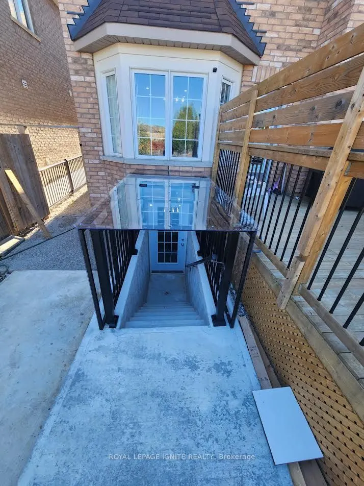 1299 Laurier Avenue, #Basement