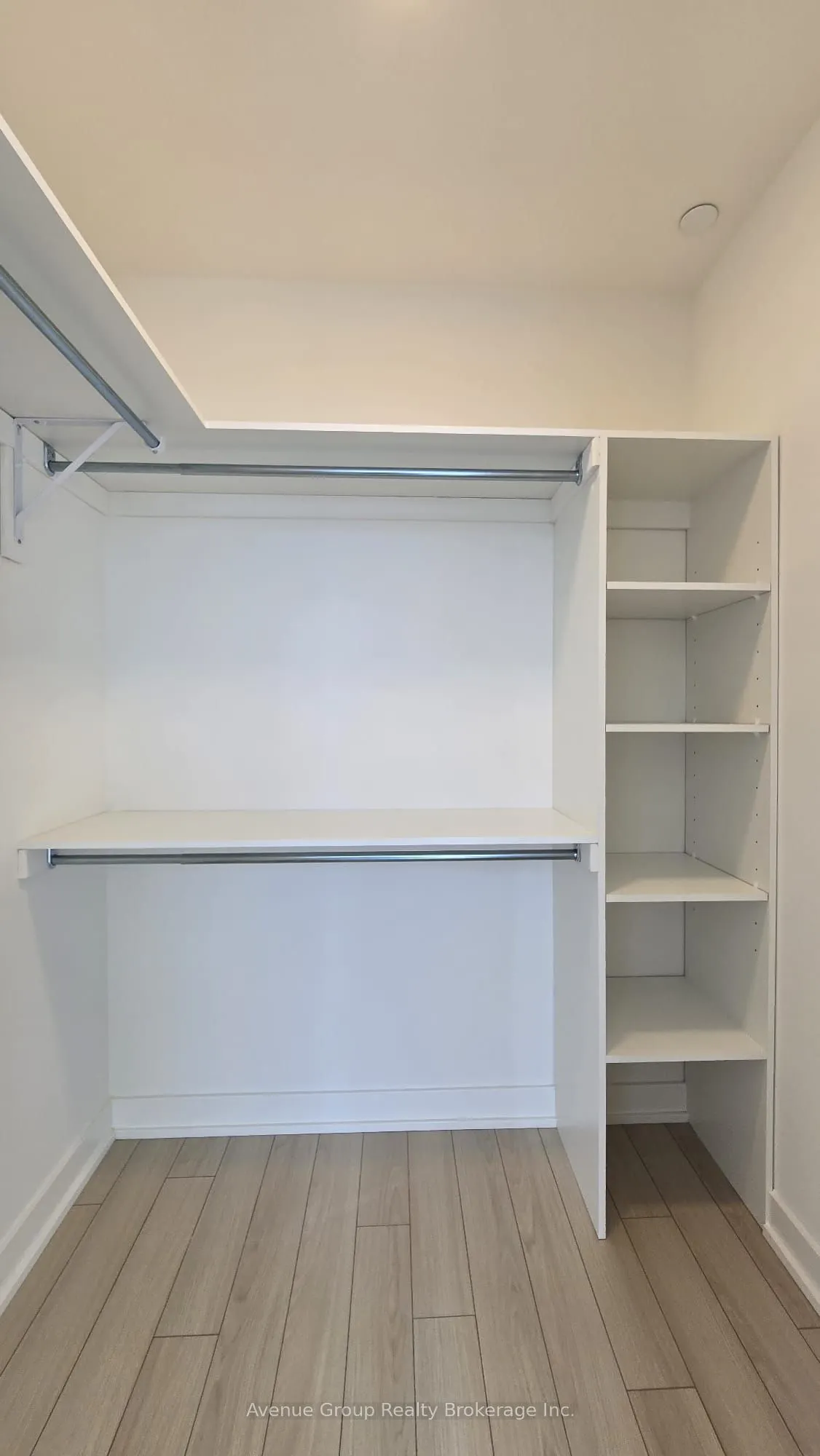 3071 Trafalgar Road, #707