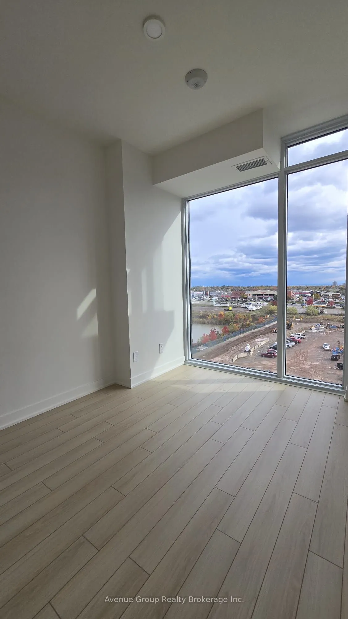 3071 Trafalgar Road, #707