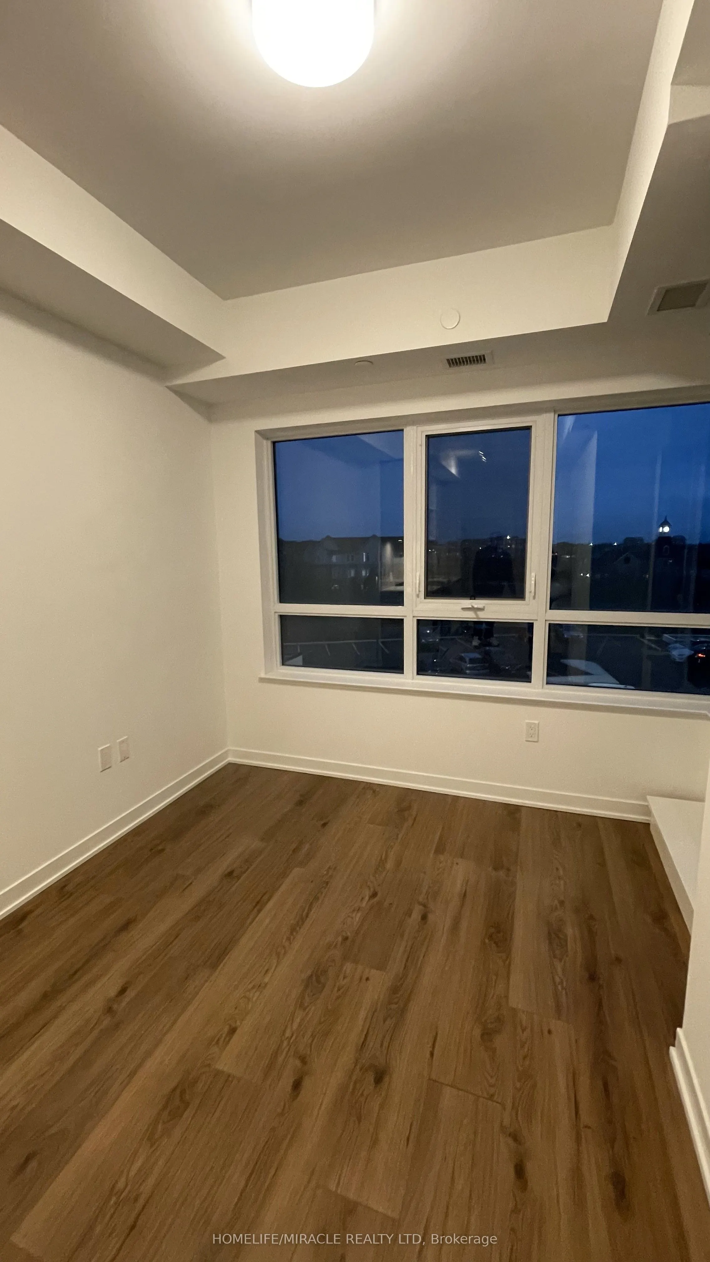 395 Dundas Street W, #331