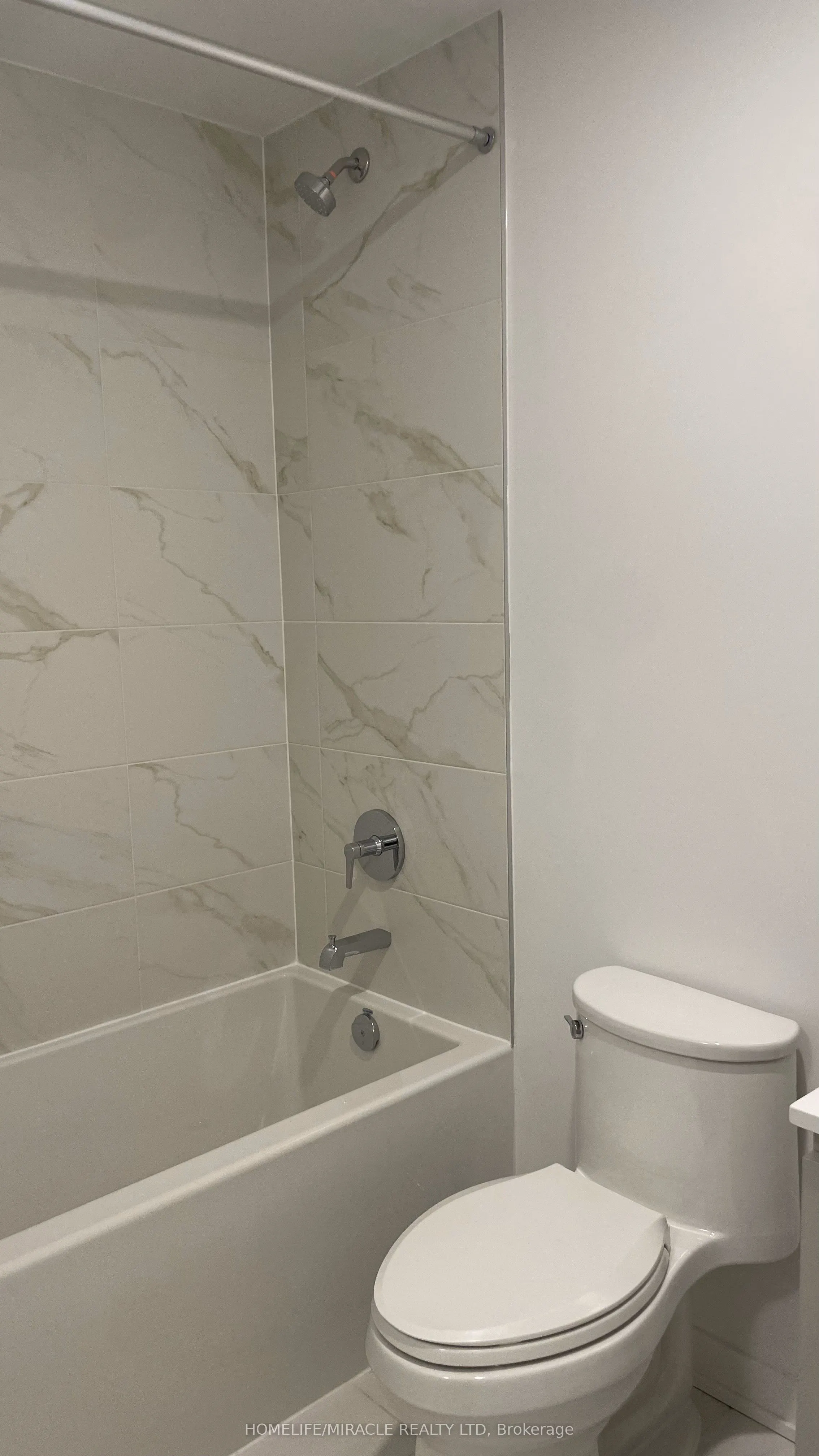 395 Dundas Street W, #331