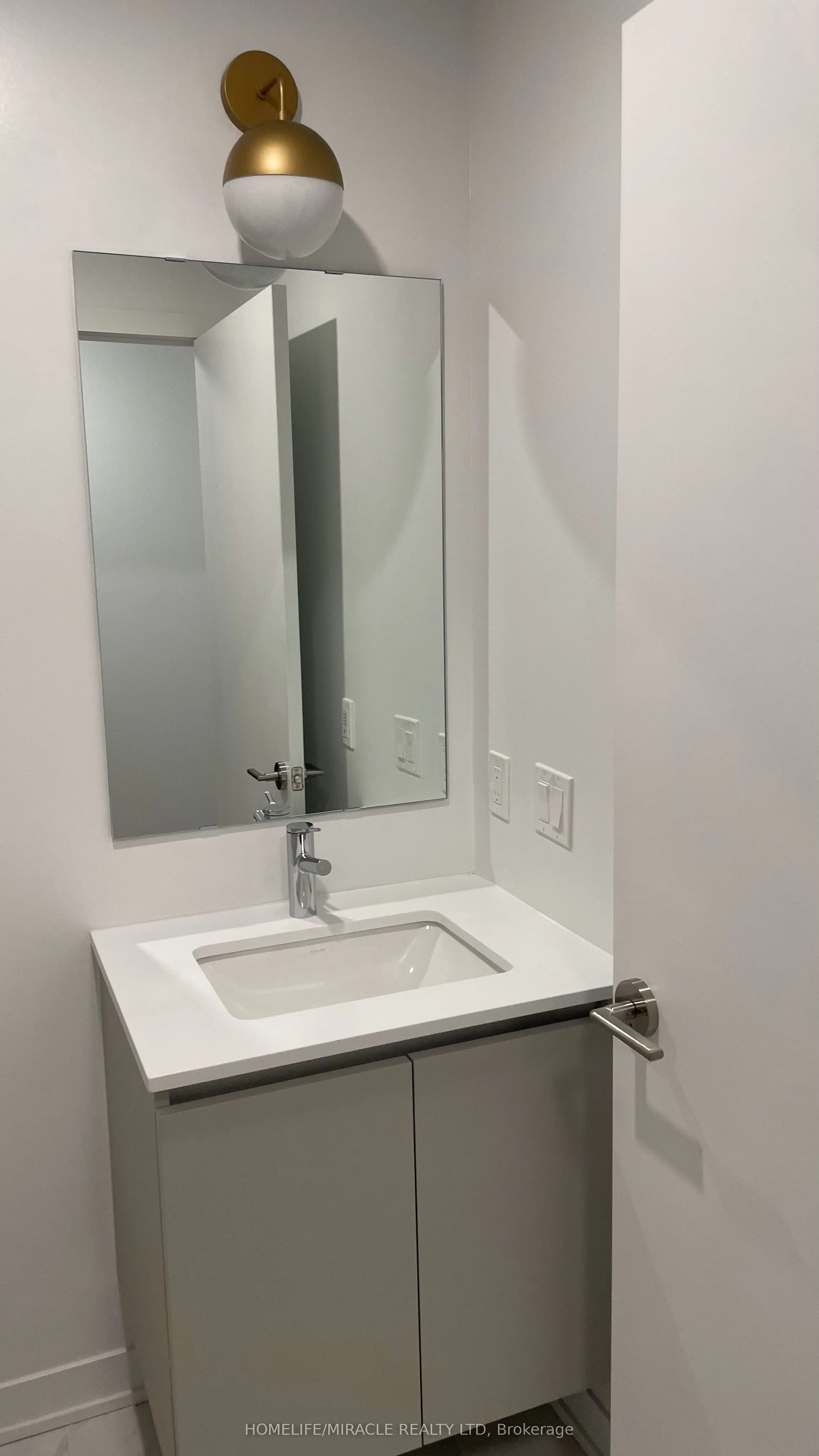 395 Dundas Street W, #331