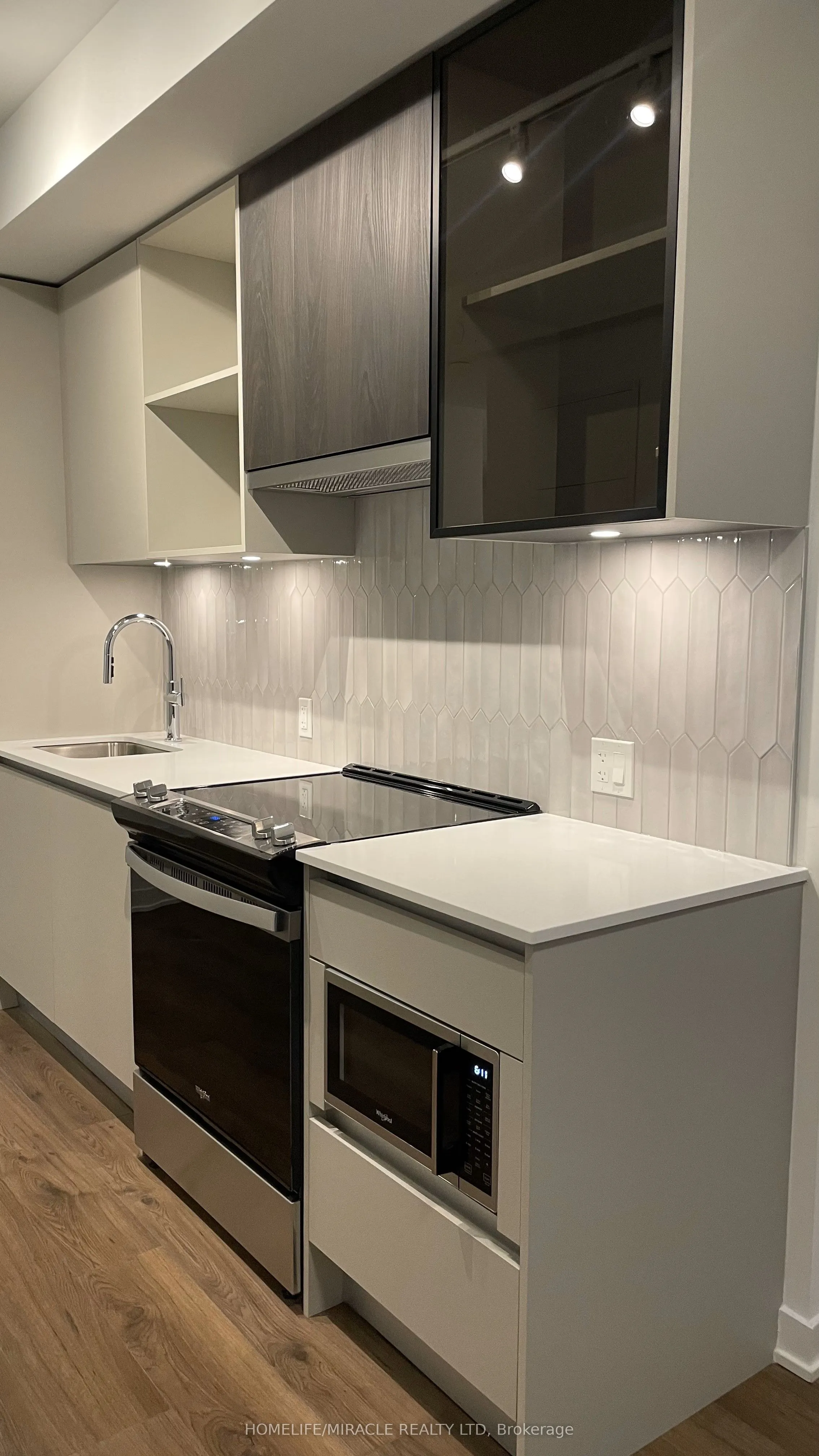 395 Dundas Street W, #331