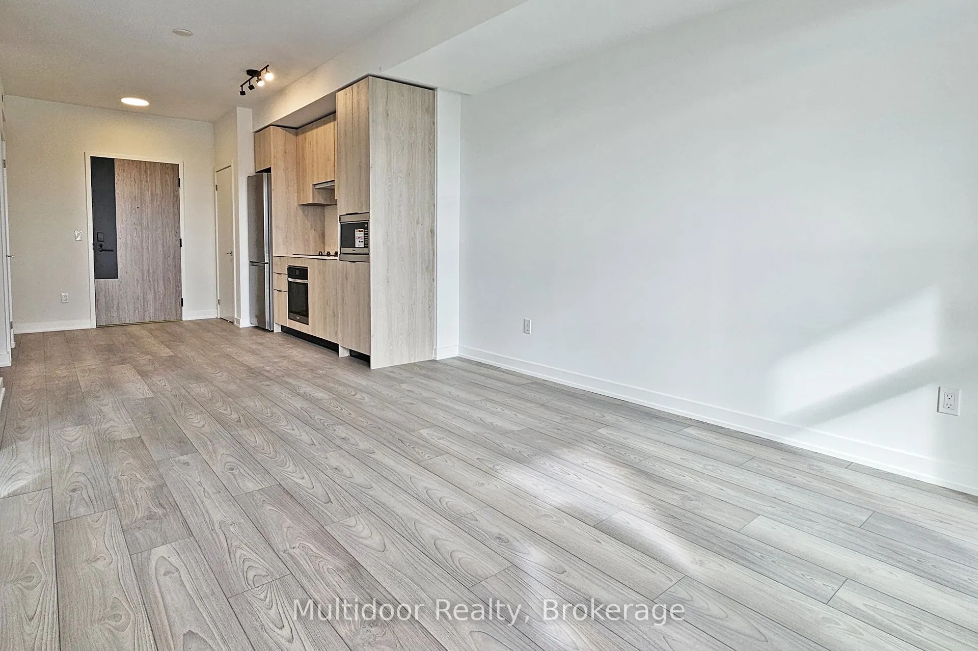 1007 The Queensway, #421