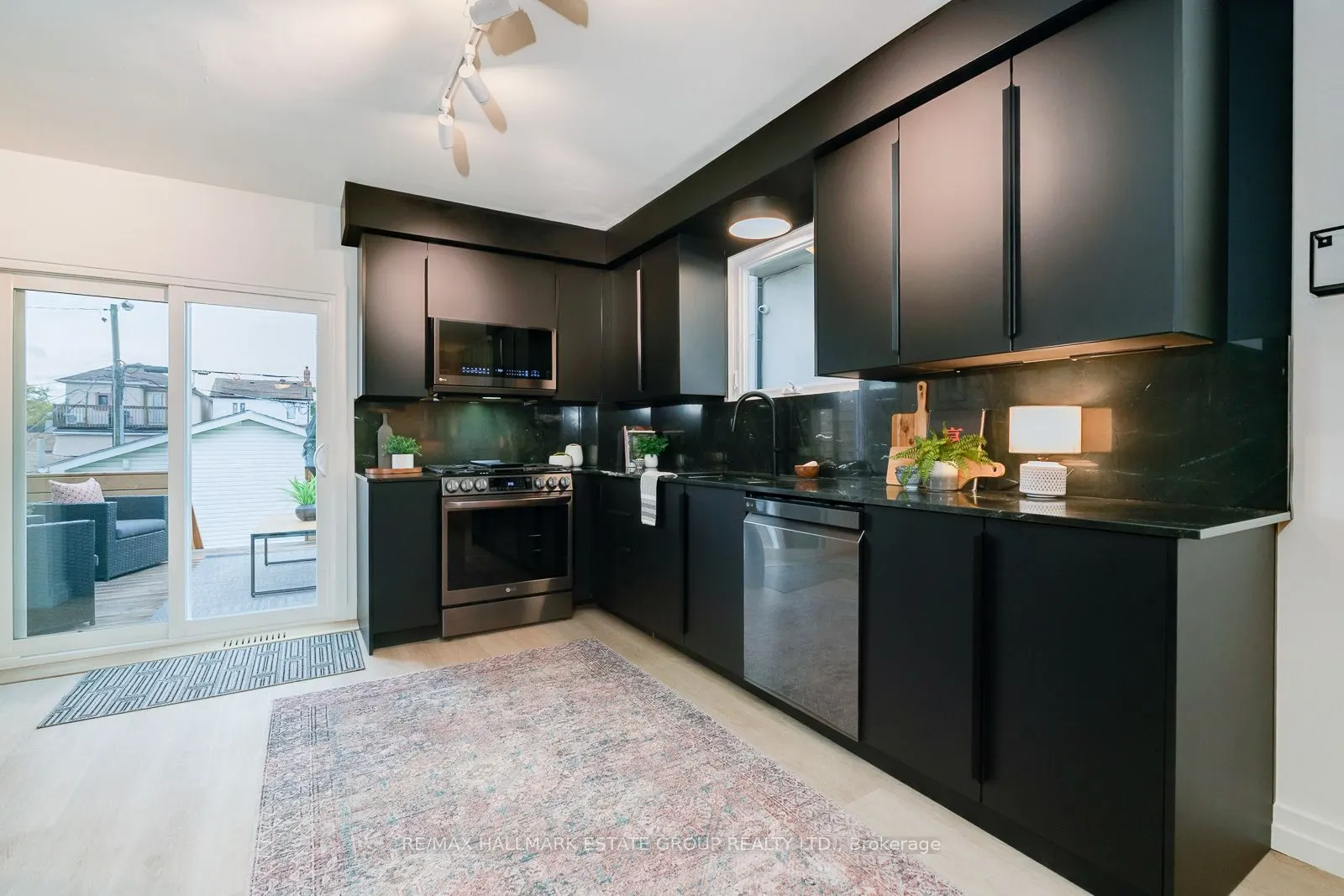 282 Earlscourt Avenue