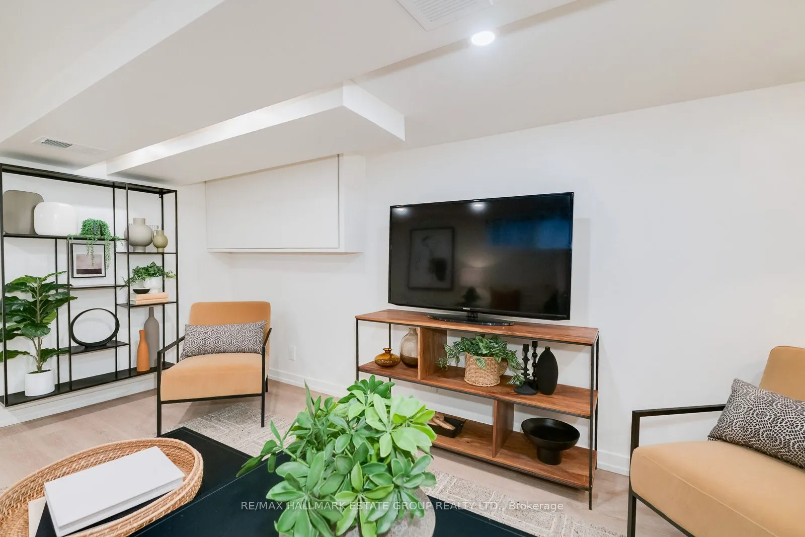 282 Earlscourt Avenue