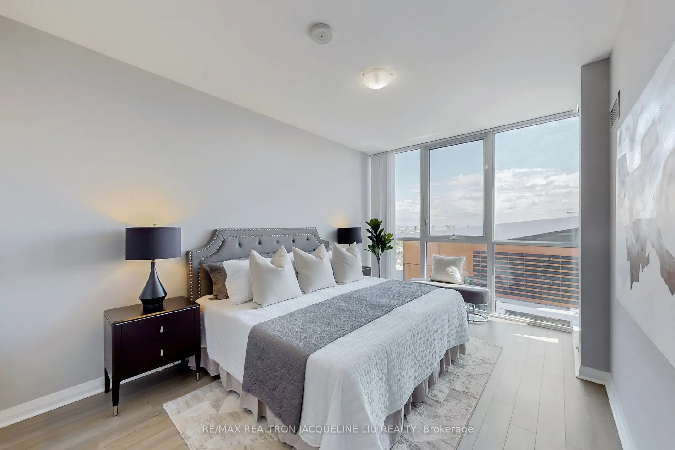 75 Eglinton Avenue W, #2801 Ph