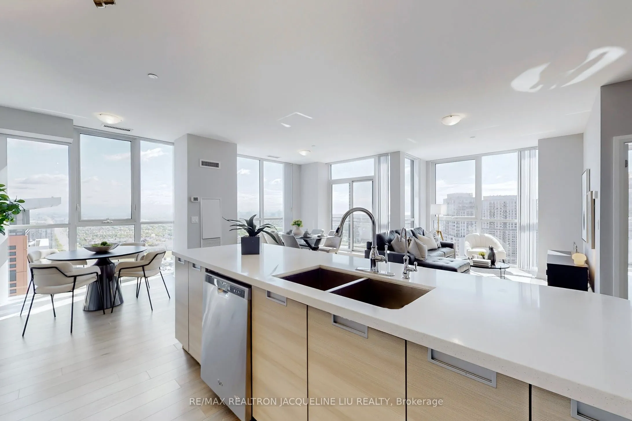 75 Eglinton Avenue W, #2801 Ph