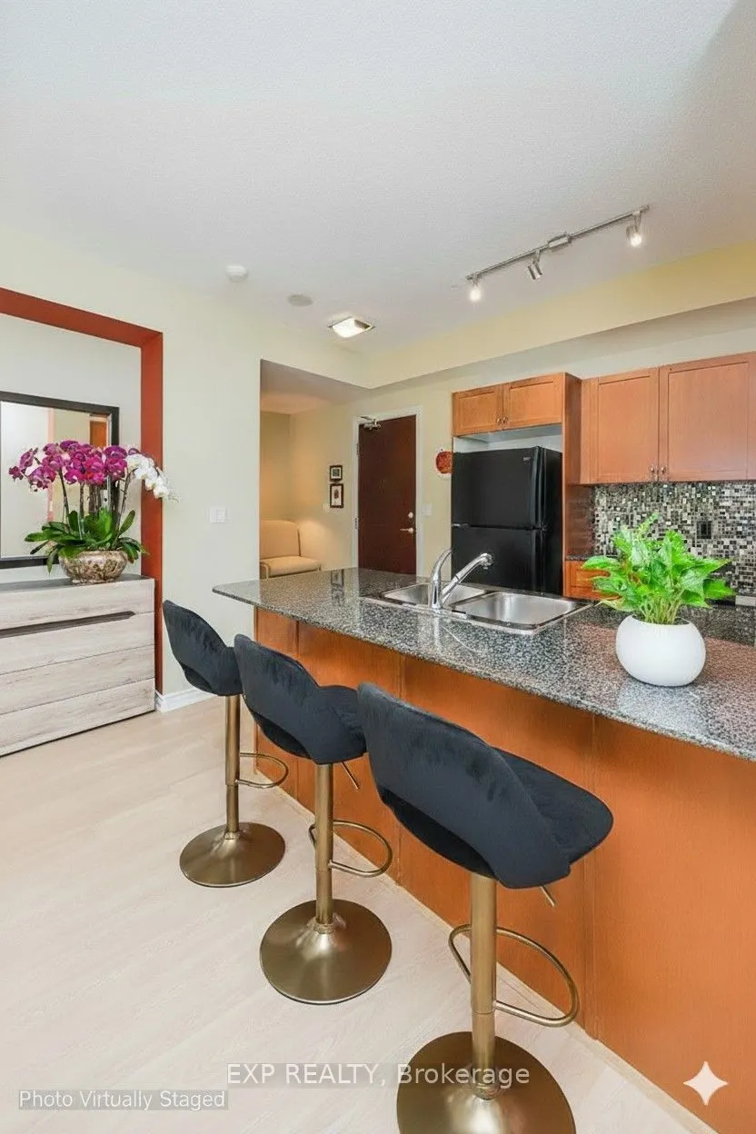 1359 Rathburn Road E, #904