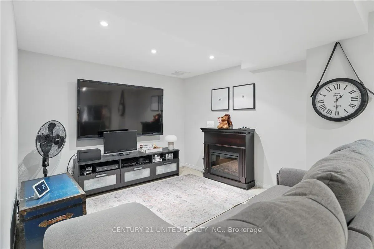 58 Heathcliffe Square, #58