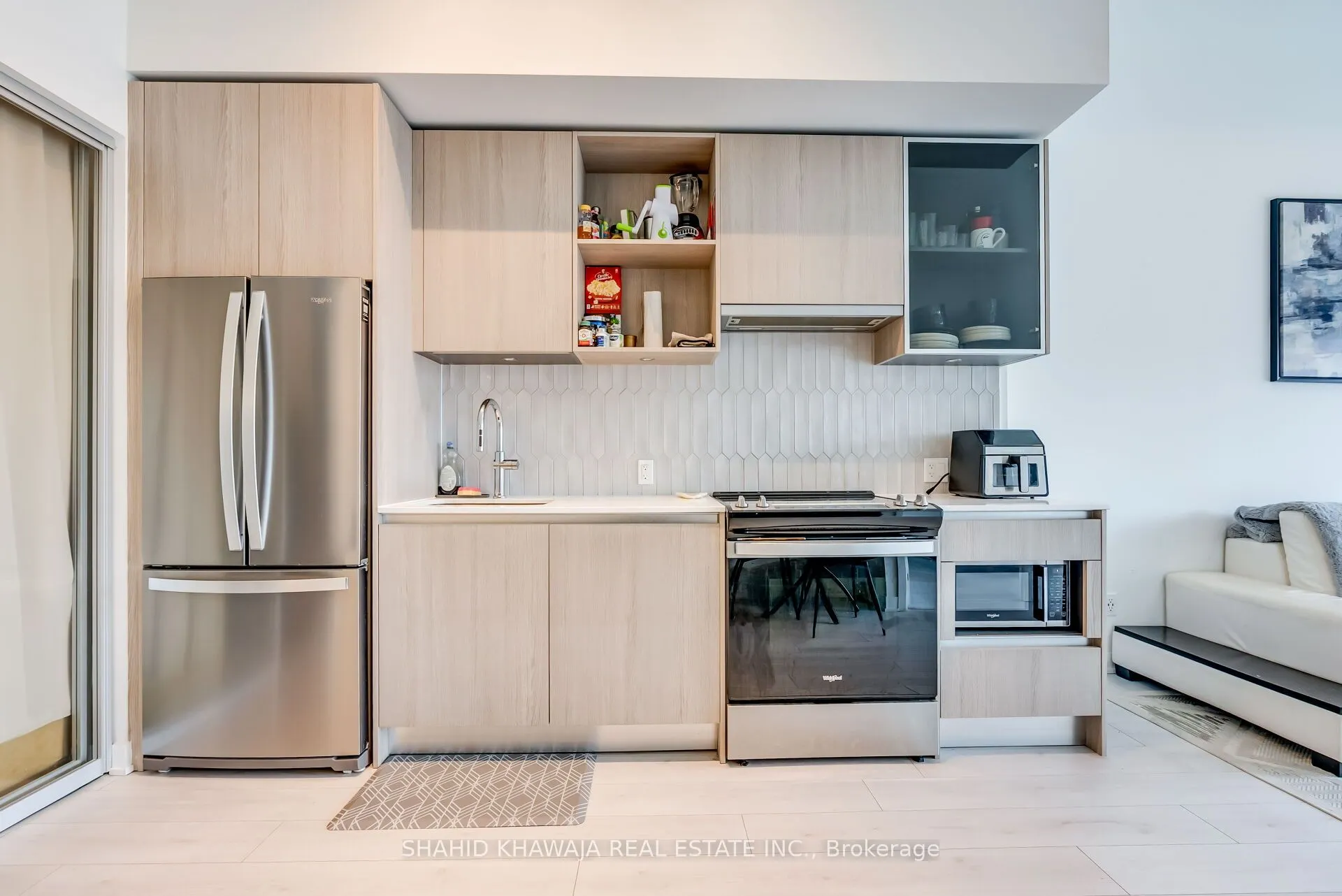 405 Dundas Street W, #104