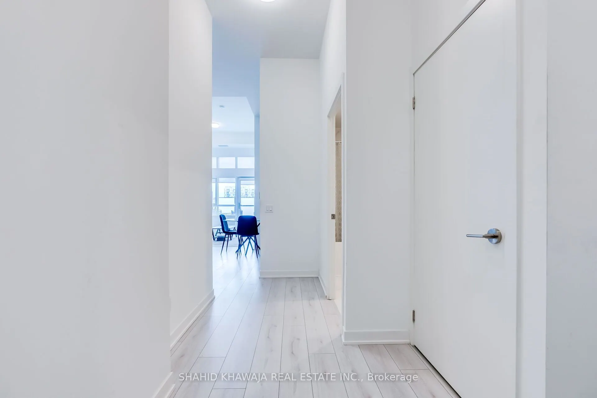 405 Dundas Street W, #104