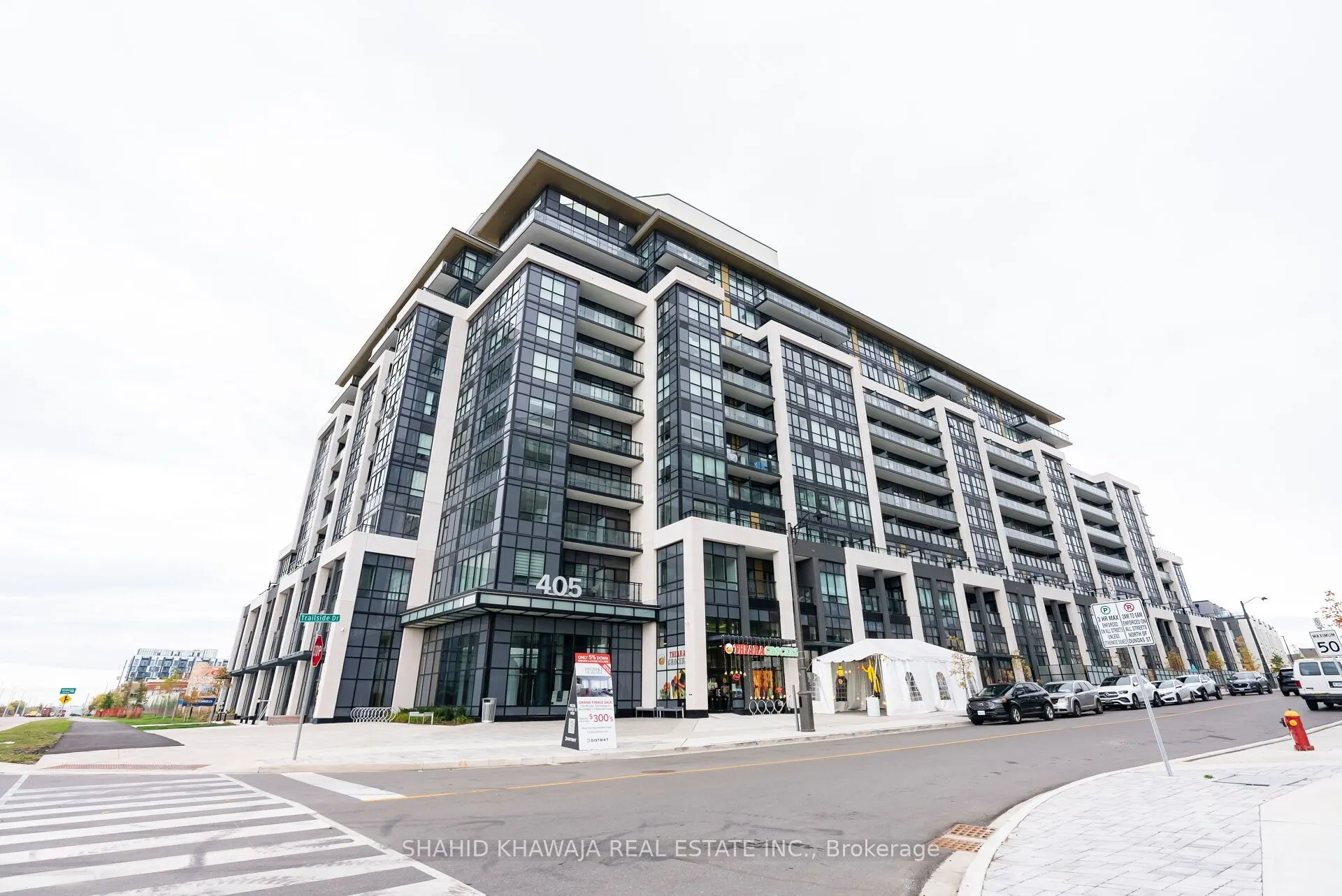 405 Dundas Street W, #104