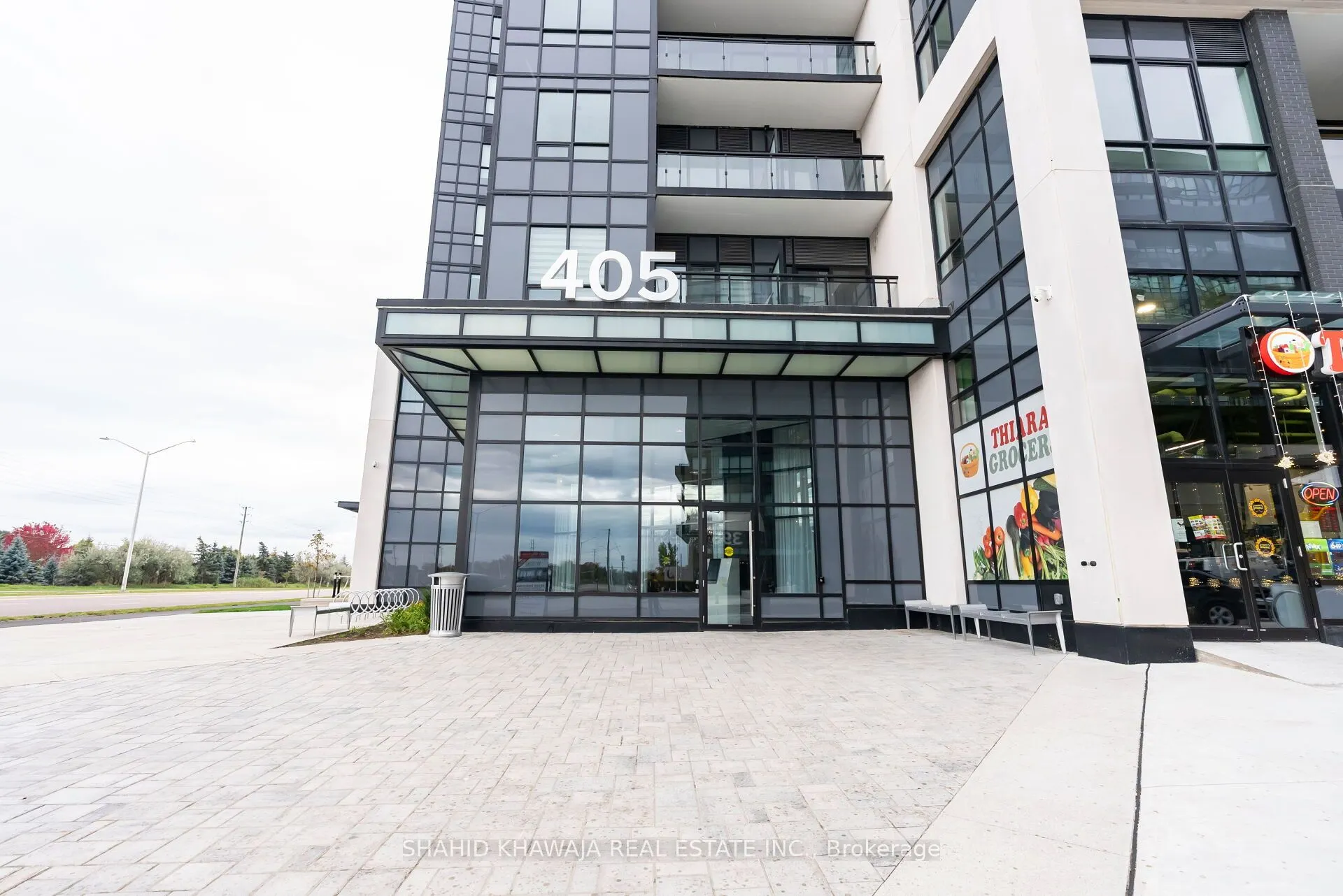 405 Dundas Street W, #104