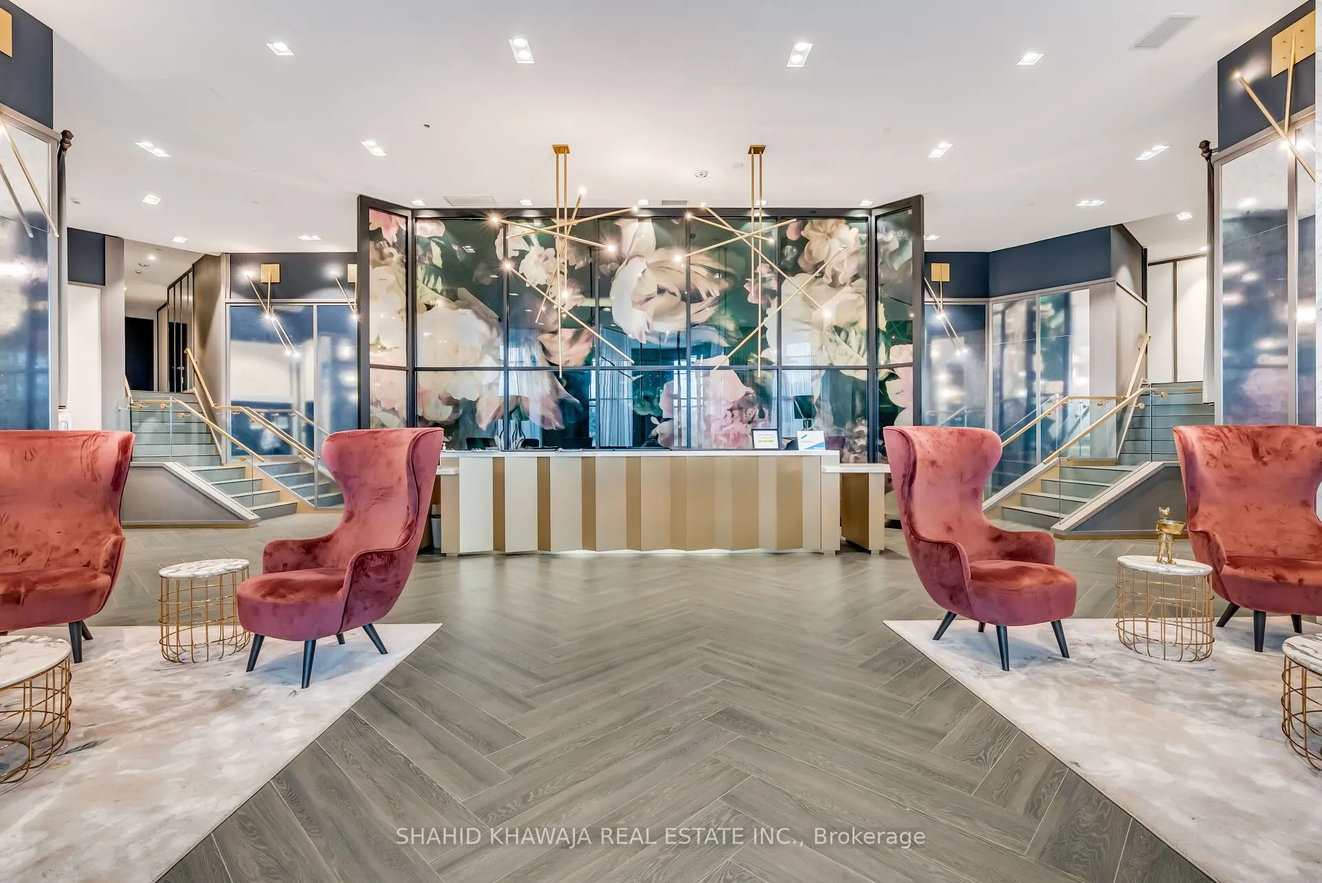 405 Dundas Street W, #104