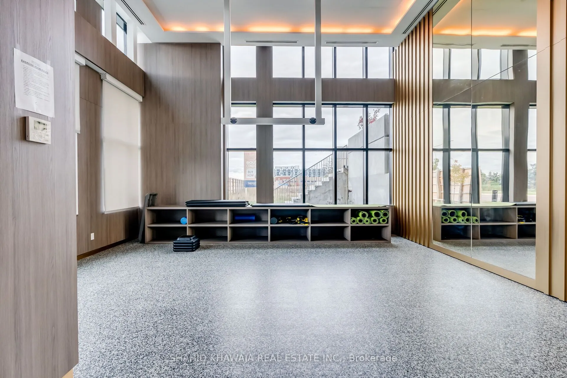 405 Dundas Street W, #104