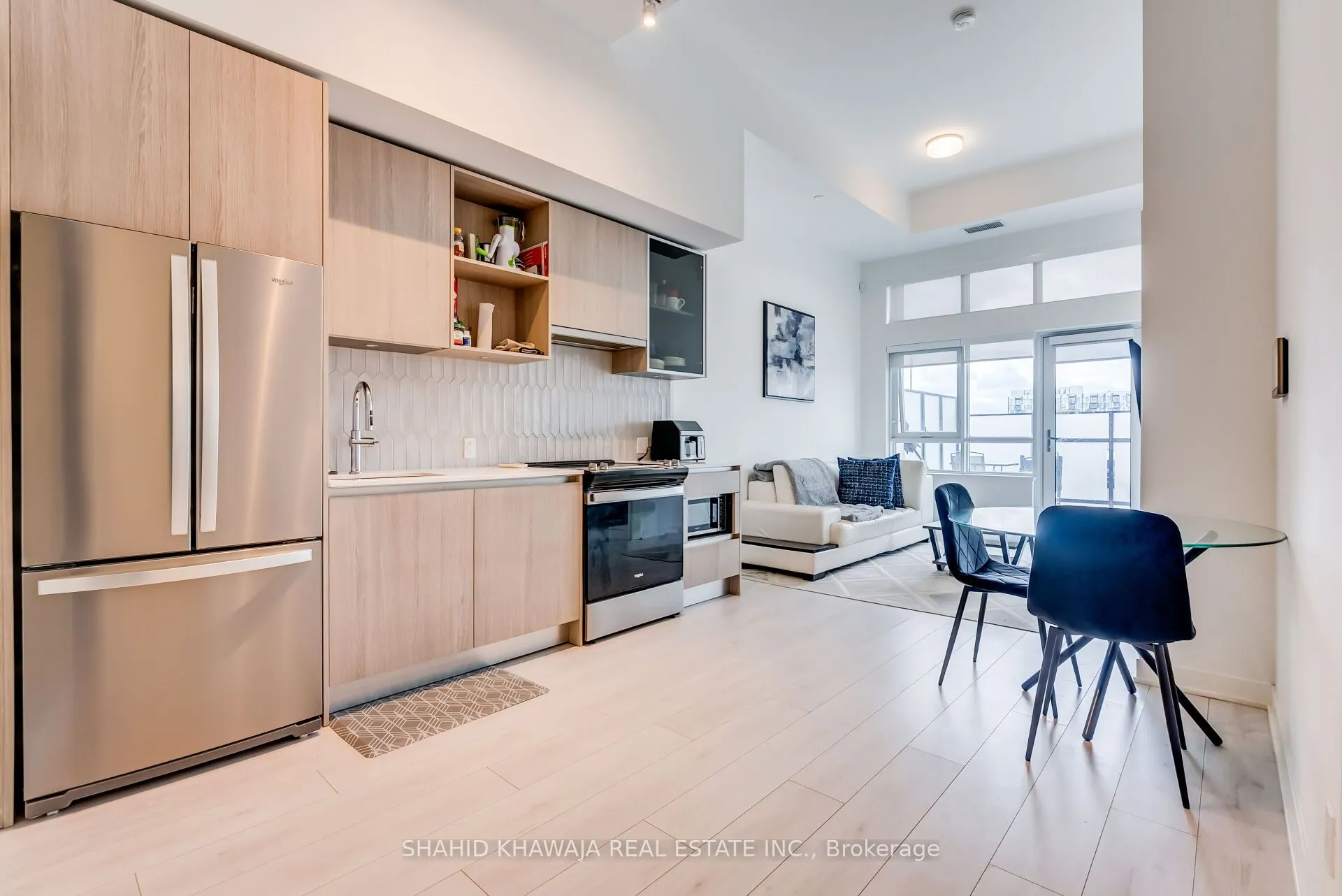 405 Dundas Street W, #104