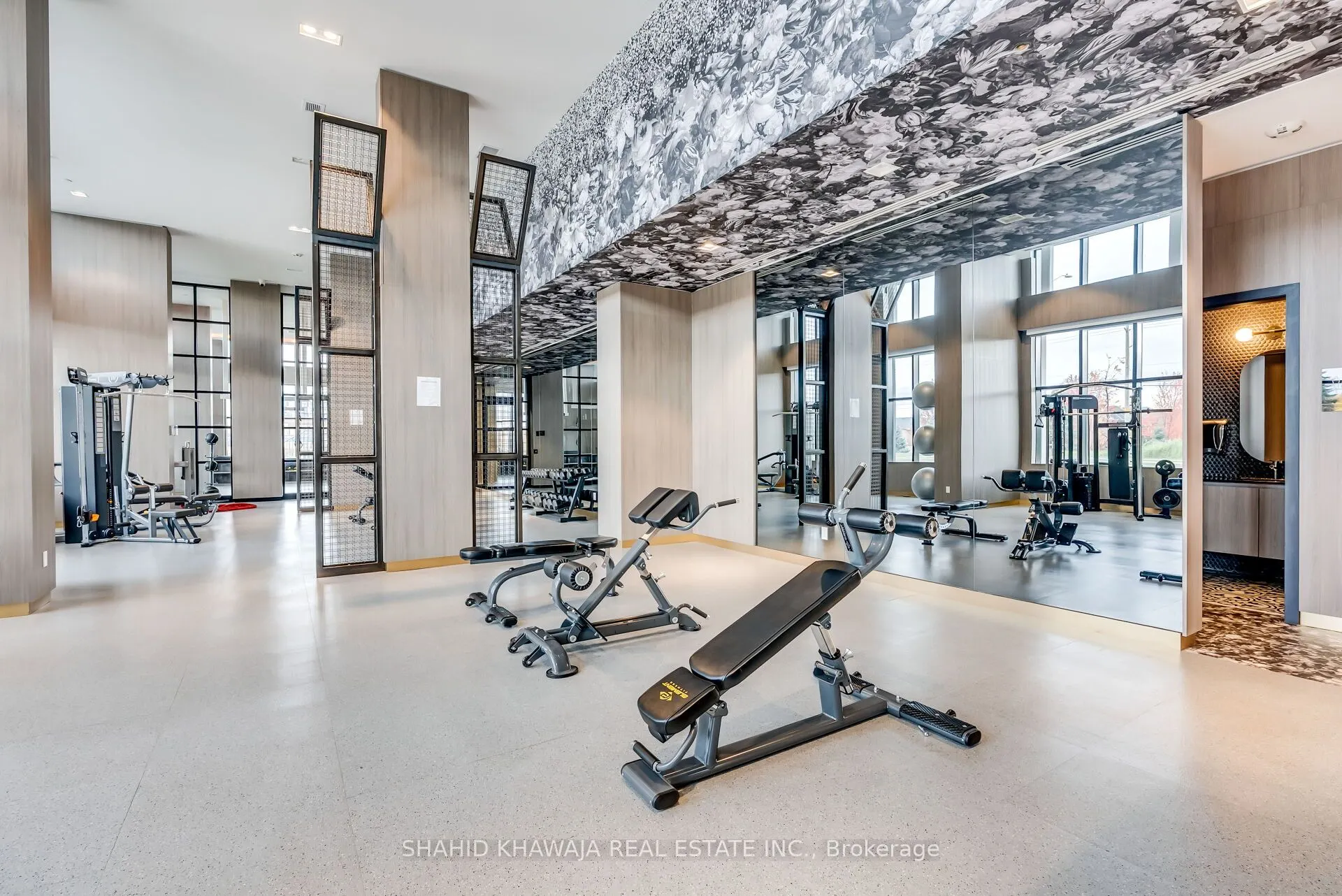 405 Dundas Street W, #104