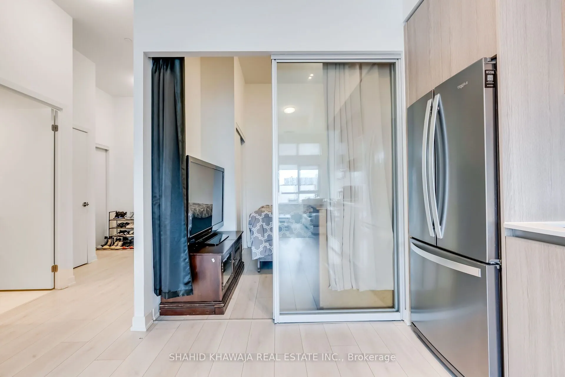 405 Dundas Street W, #104