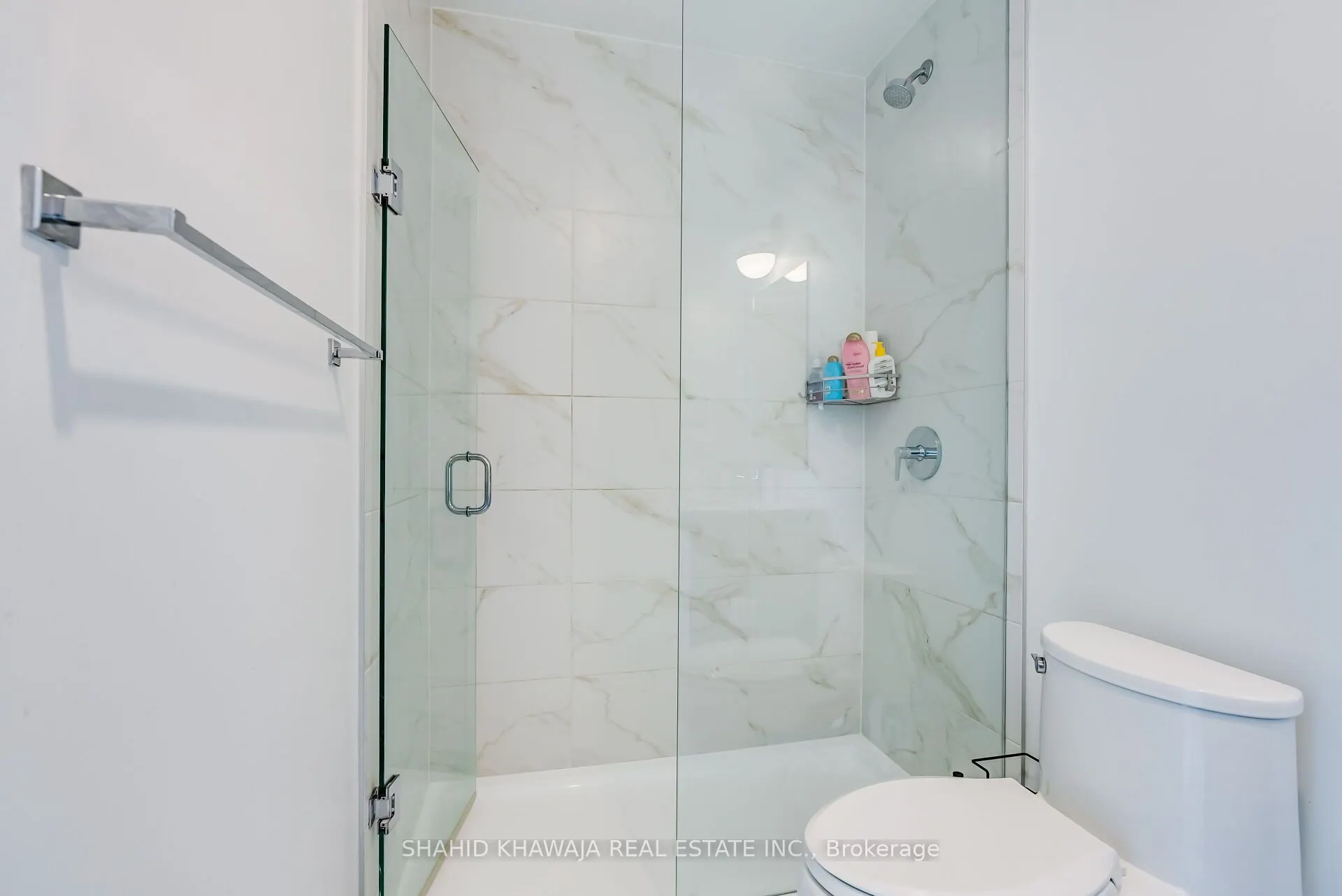 405 Dundas Street W, #104