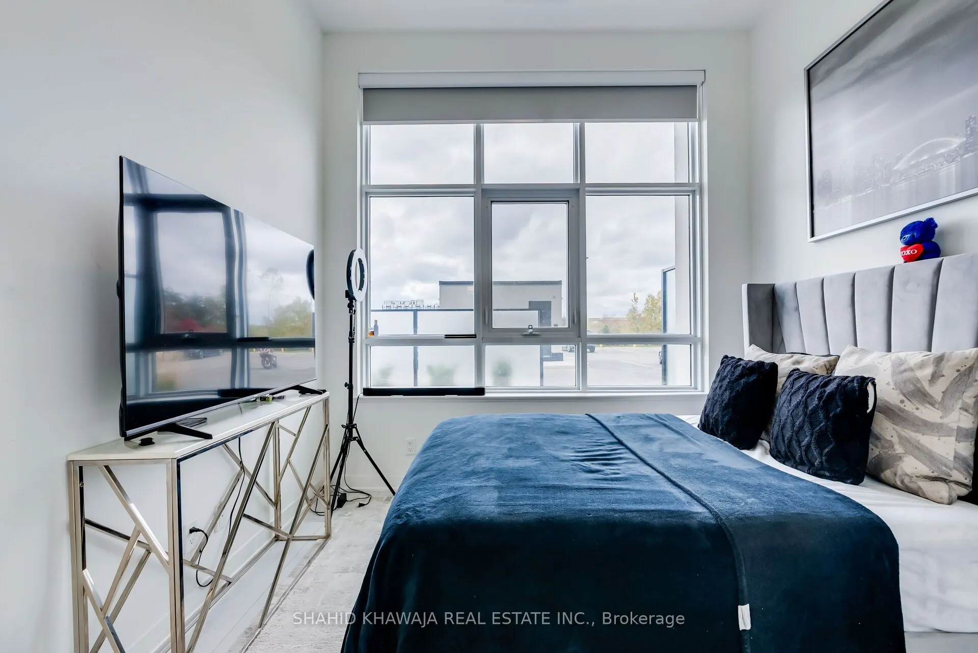 405 Dundas Street W, #104