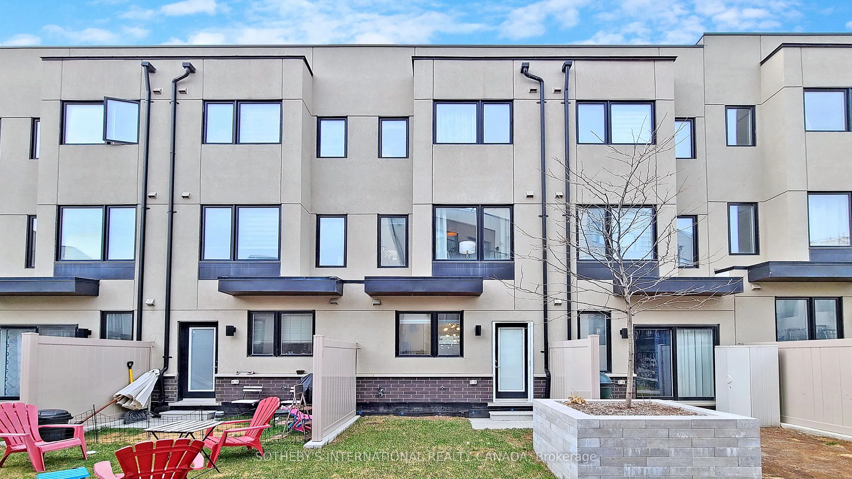 27 Thomas Mulholland Drive