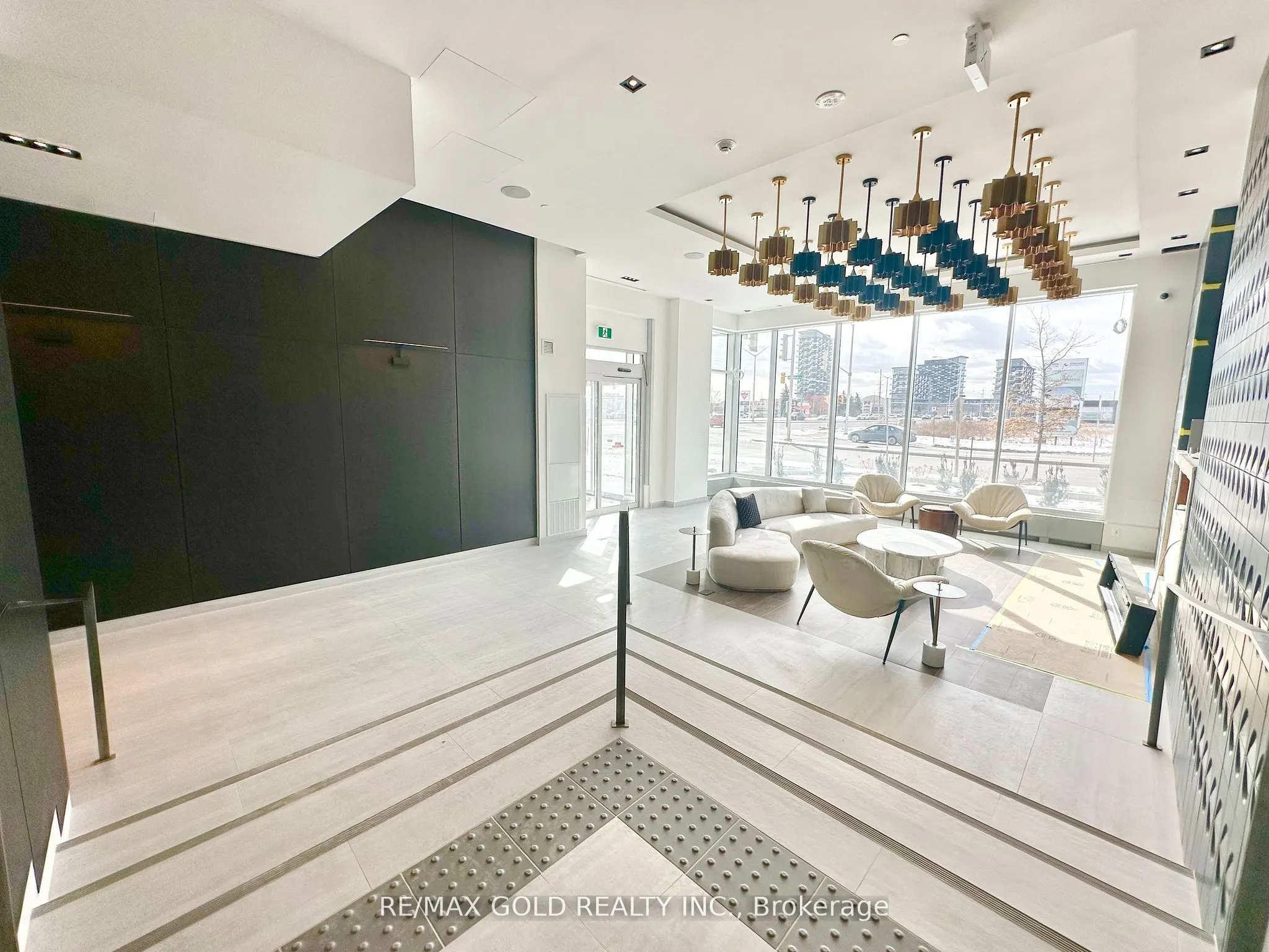 412 Silver Maple Road, #403