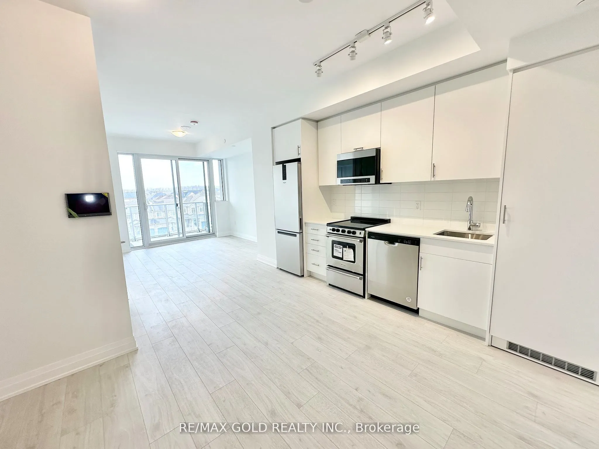 412 Silver Maple Road, #403