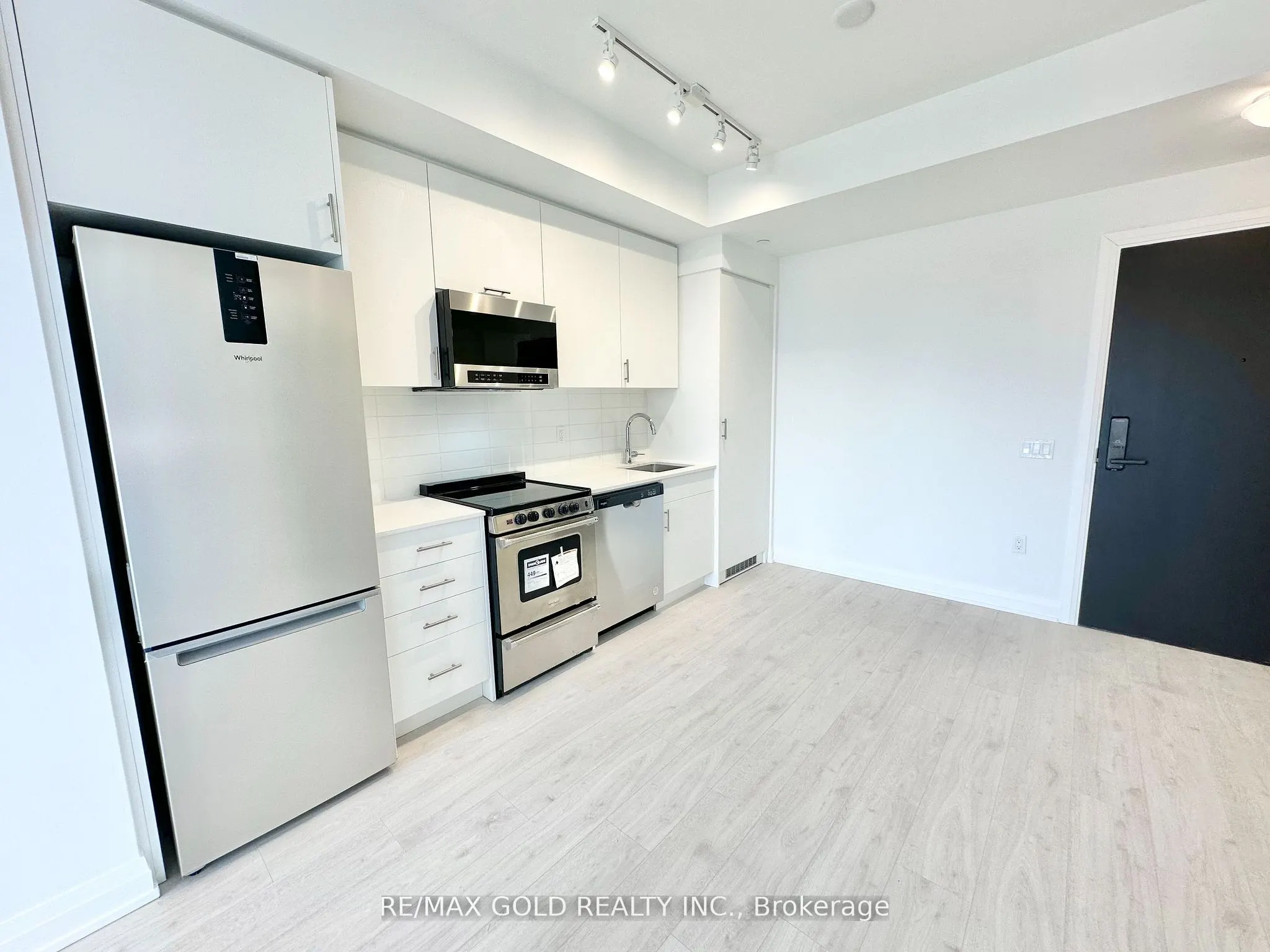 412 Silver Maple Road, #403