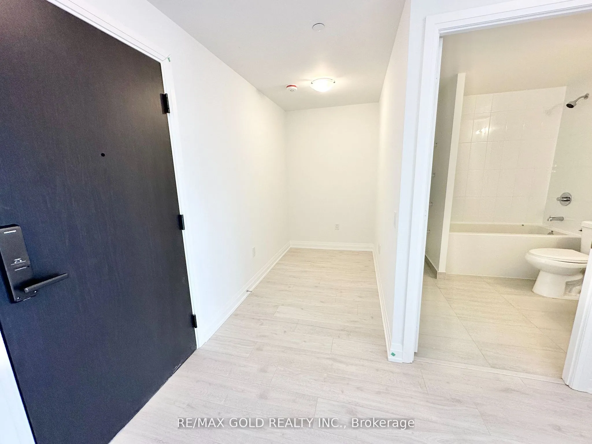 412 Silver Maple Road, #403