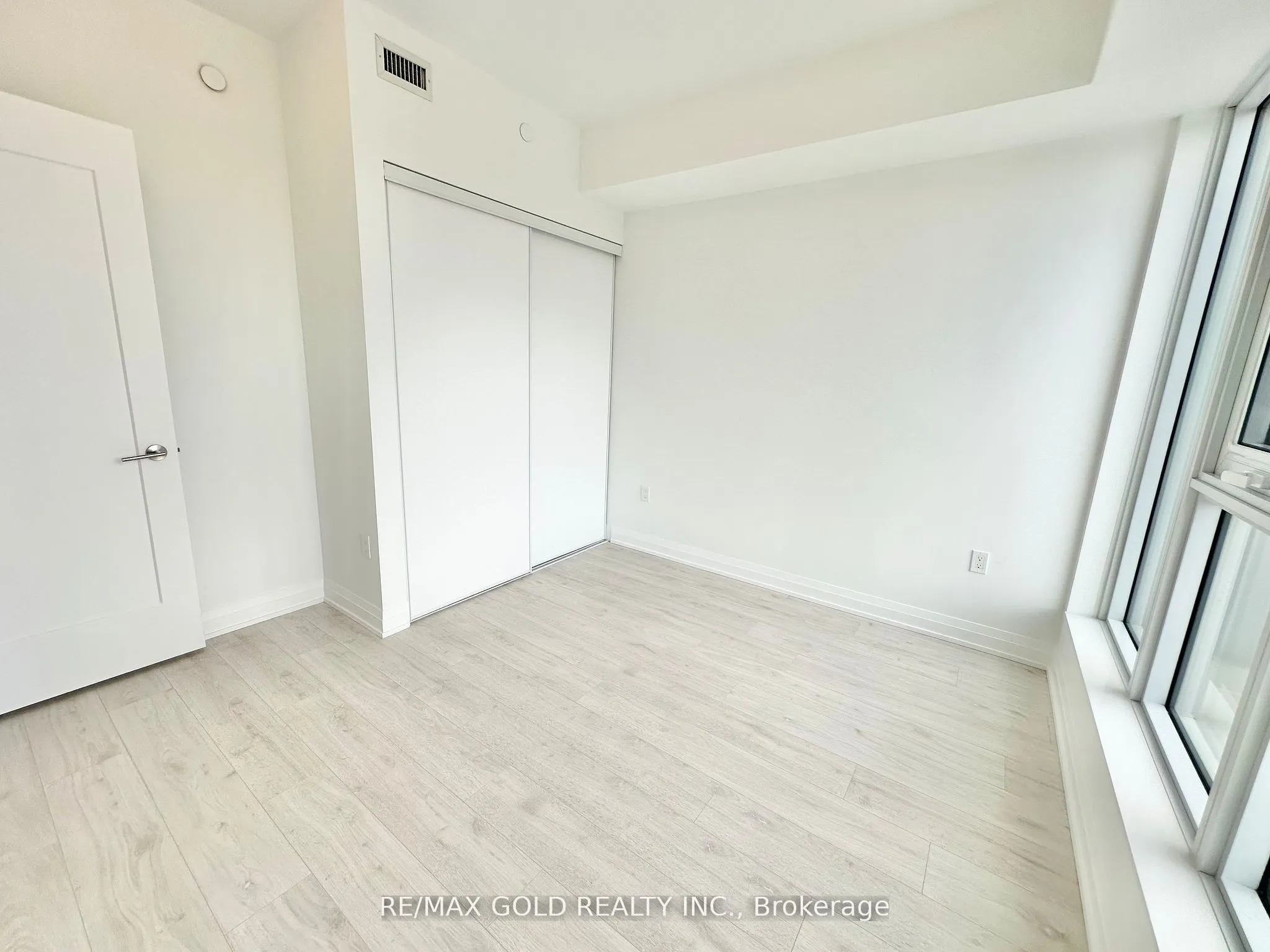 412 Silver Maple Road, #403