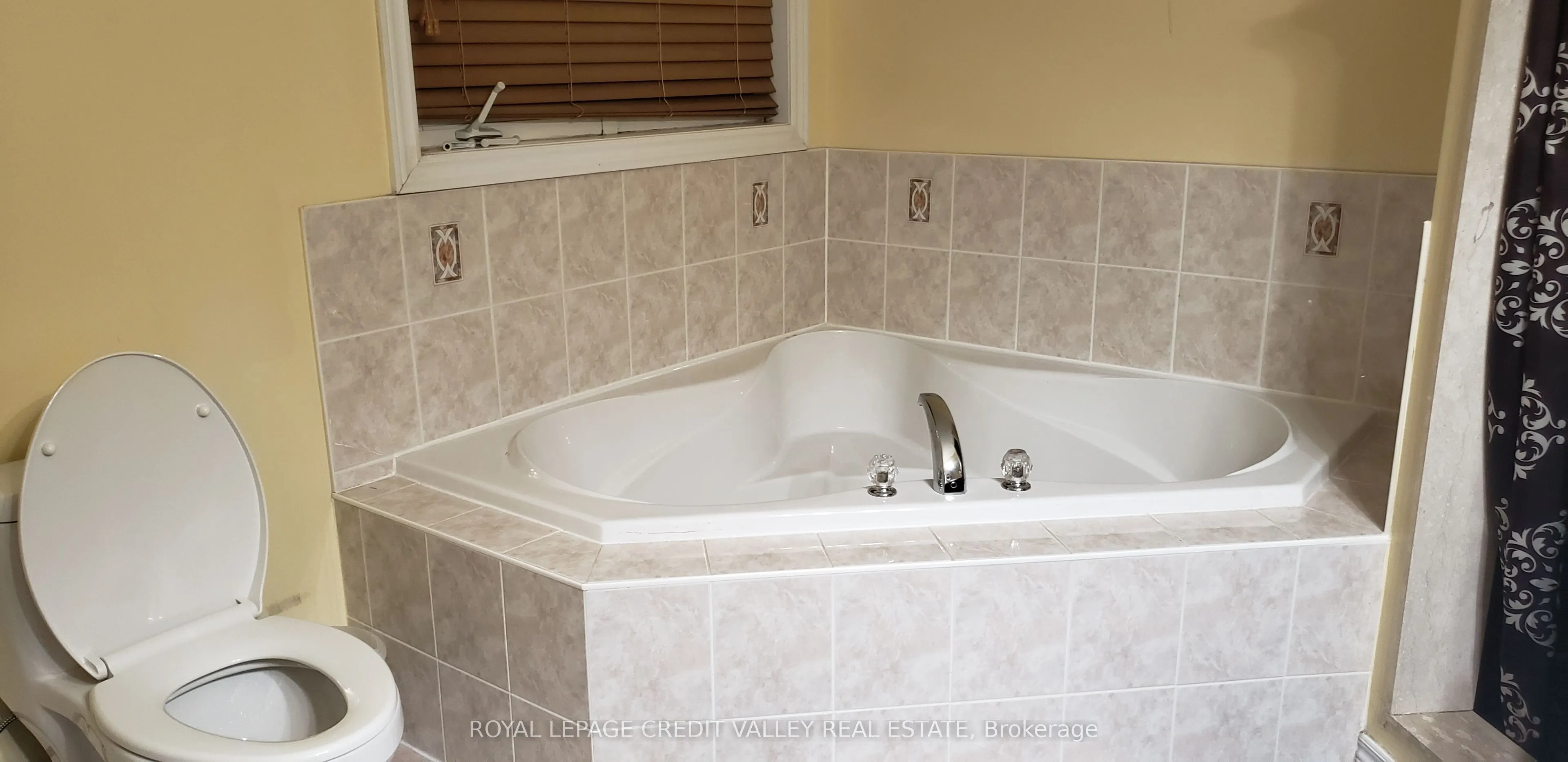 33 Fairlawn Boulevard