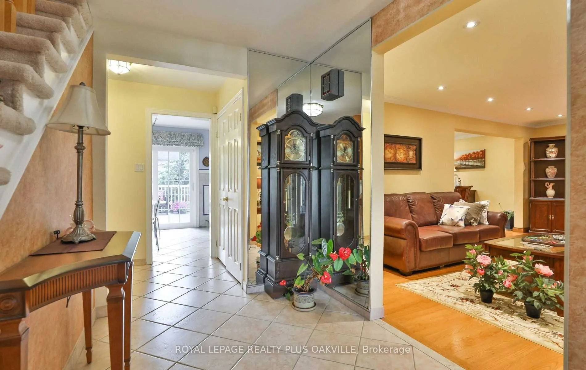 2100 Waycross Crescent