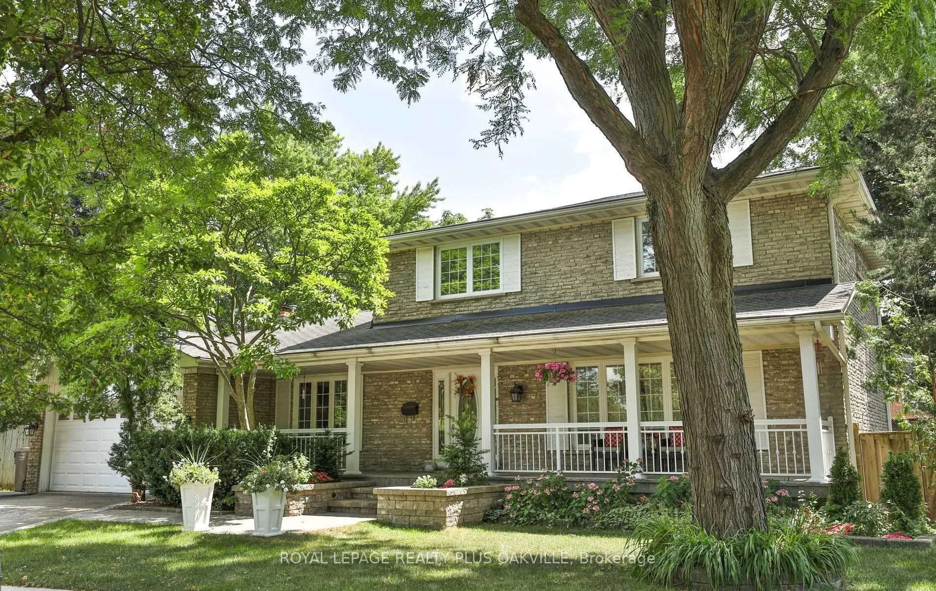 2100 Waycross Crescent